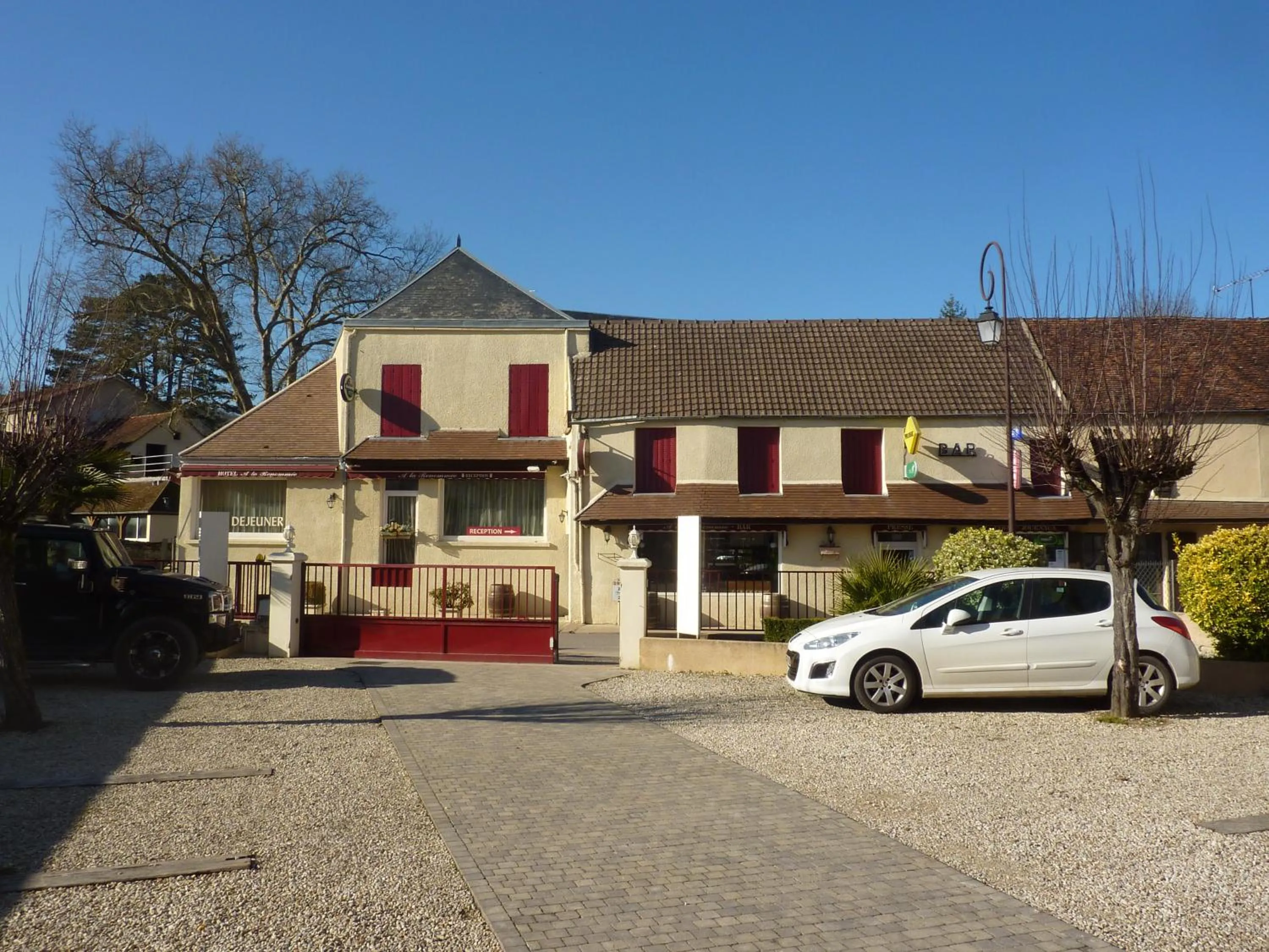 Property building in Hôtel A La Renommée