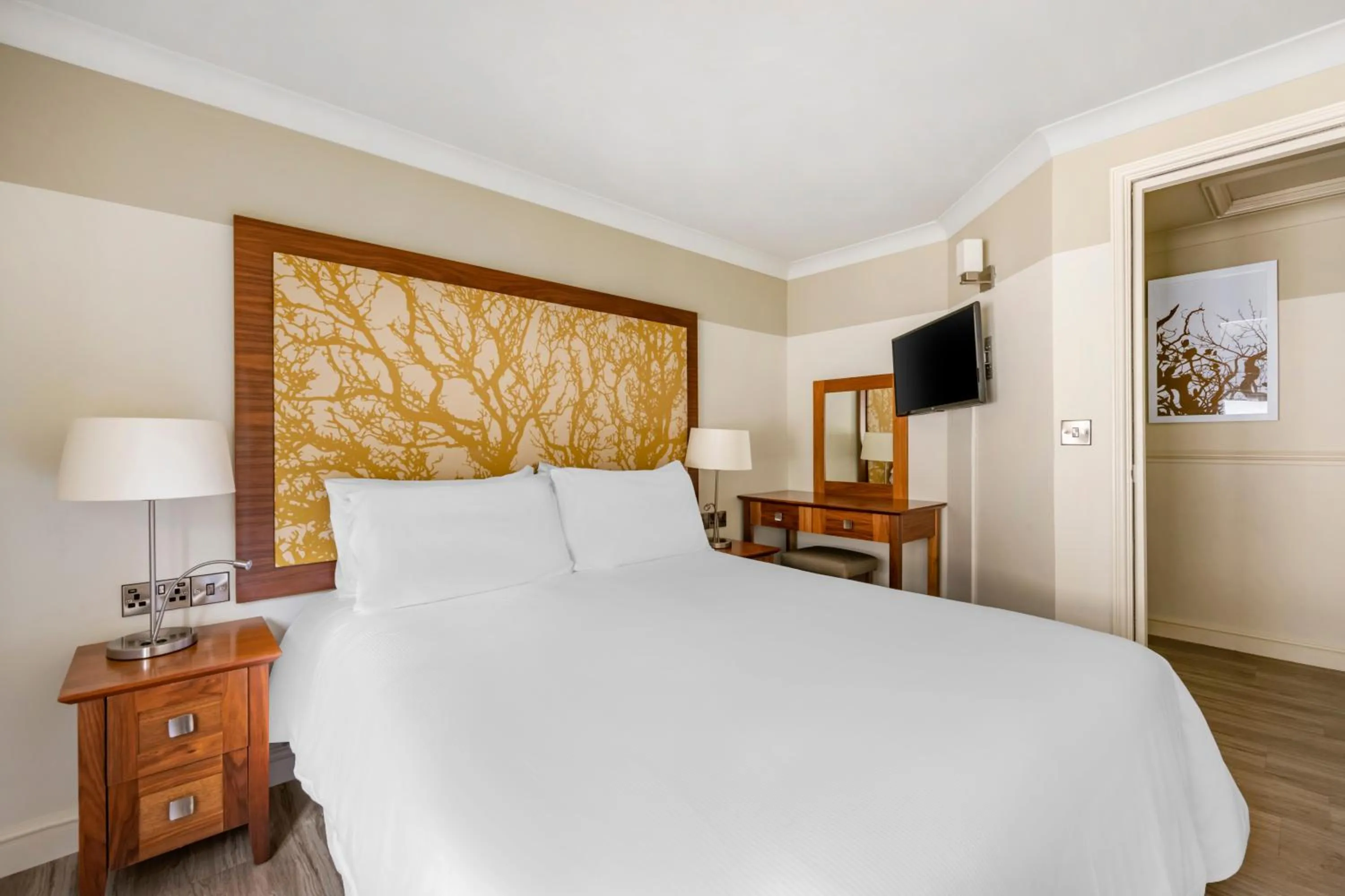 Bedroom, Bed in Woodford Bridge Country Club