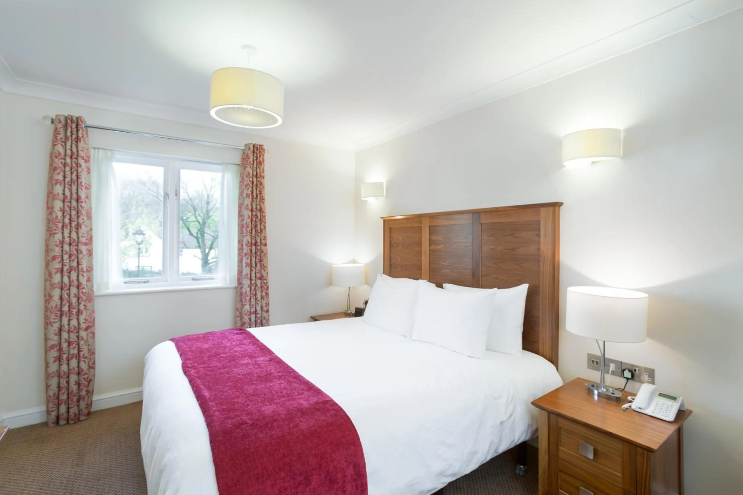 Bedroom, Bed in Woodford Bridge Country Club