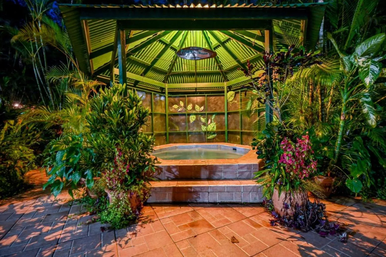 Lands in Love Hotel and Resort