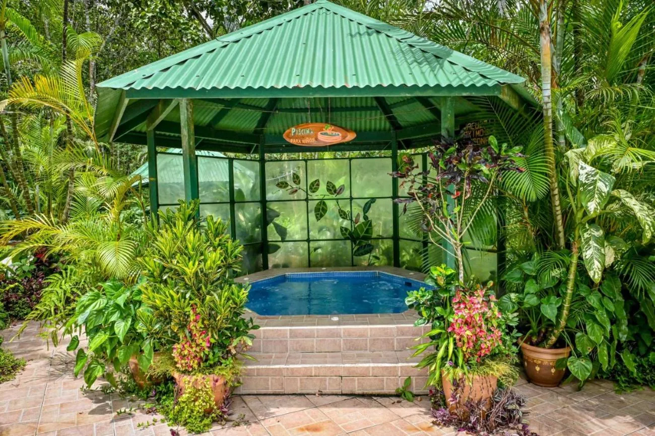 Lands in Love Hotel and Resort