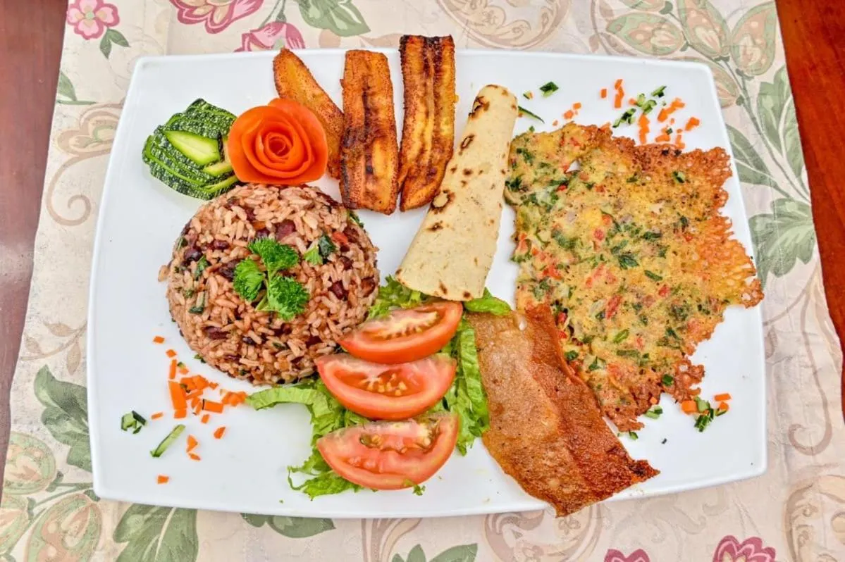 Food in Lands in Love Hotel and Resort