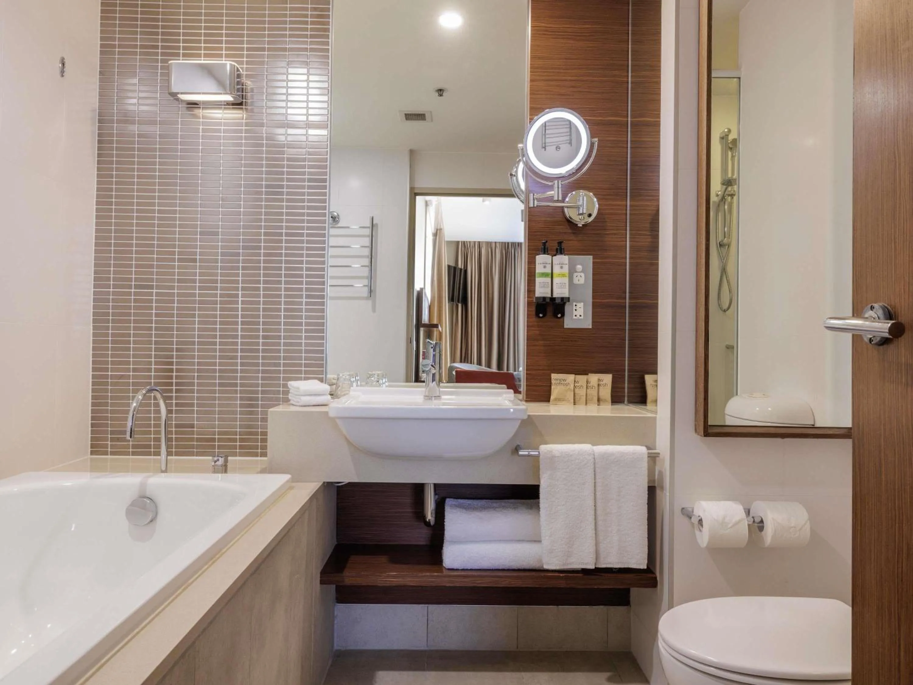 Bedroom in Pullman Sydney Olympic Park