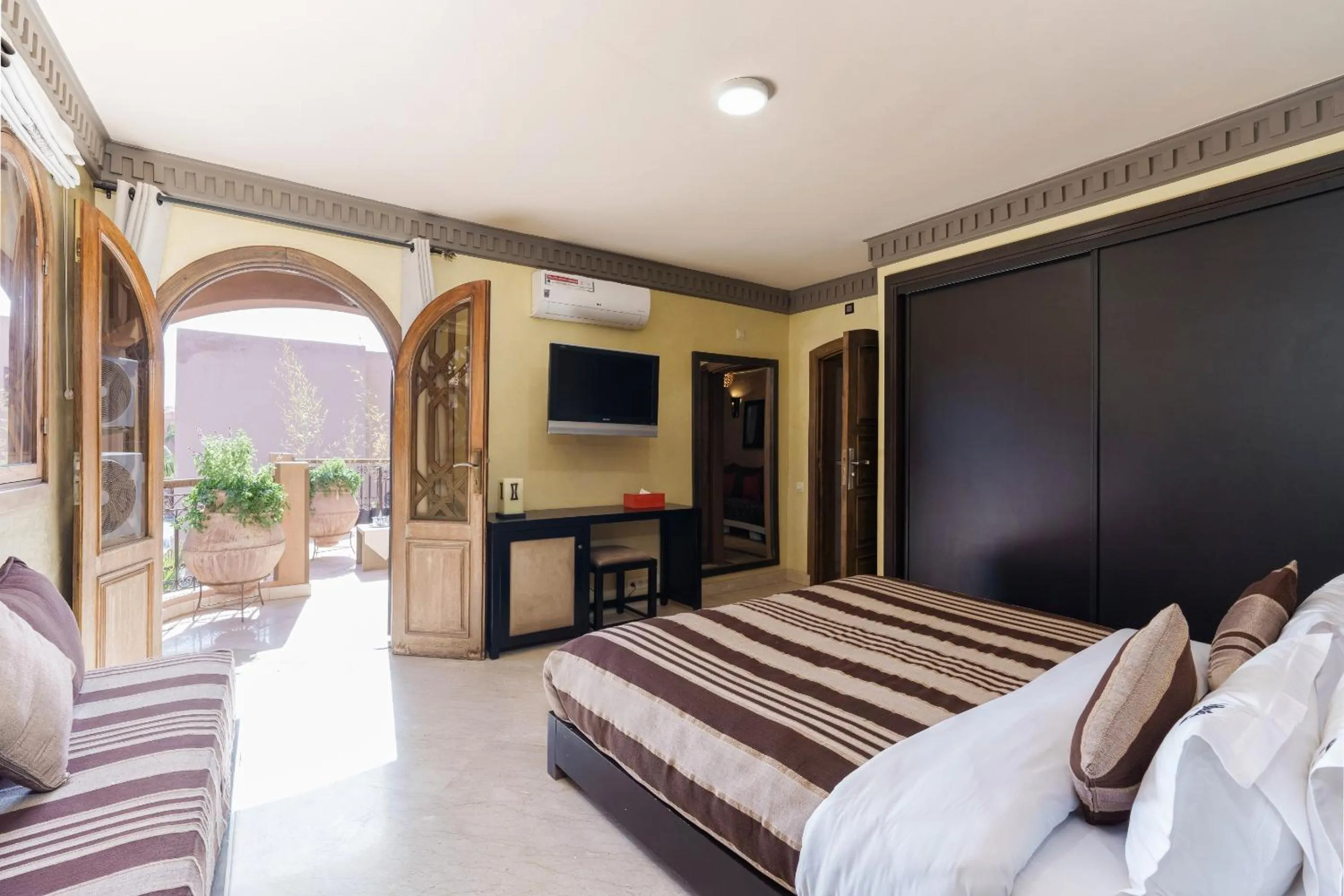 Bed in Riad Ushuaia La Villa - Centre Marrakech