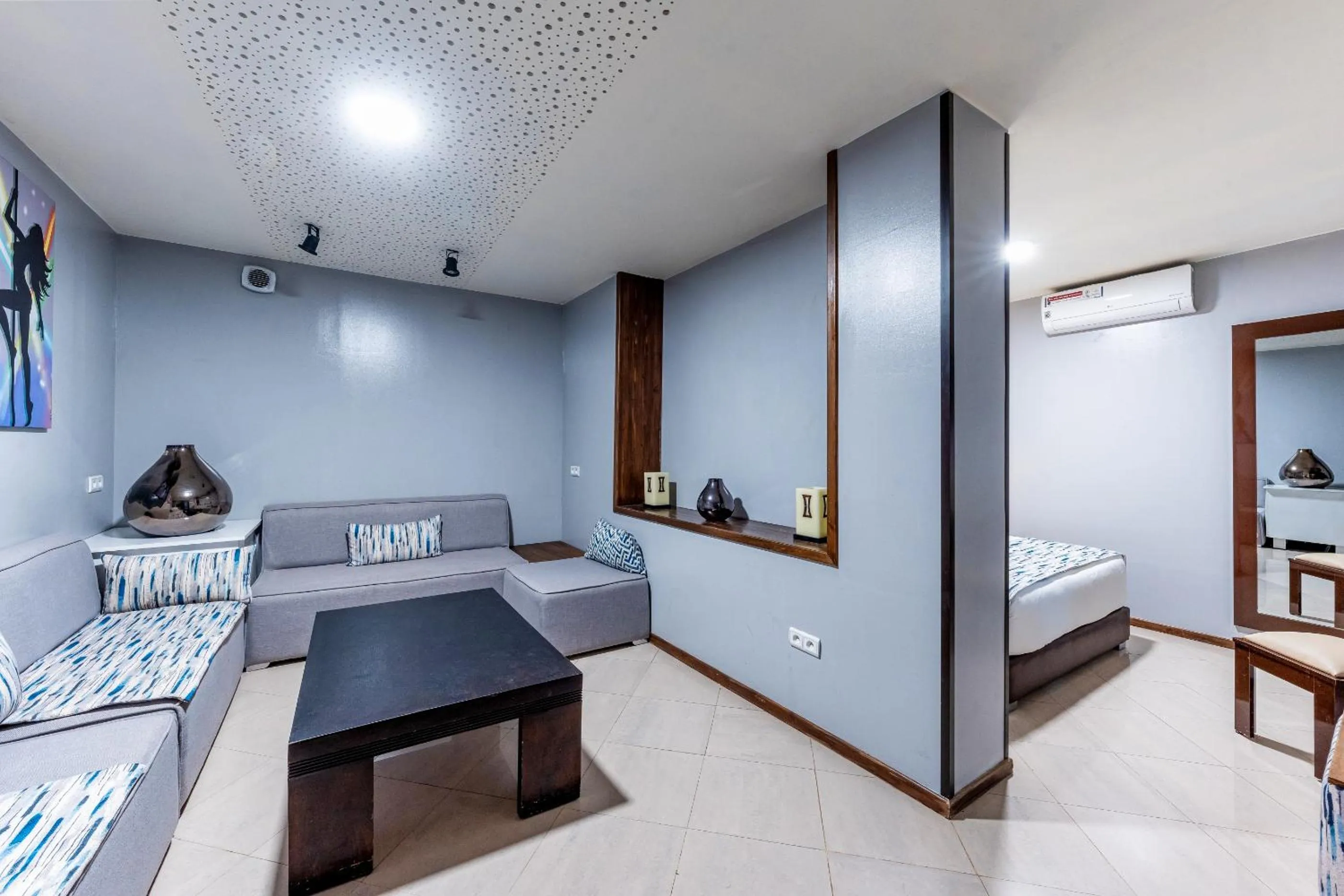 Living room, Bed in Riad Ushuaia La Villa - Centre Marrakech