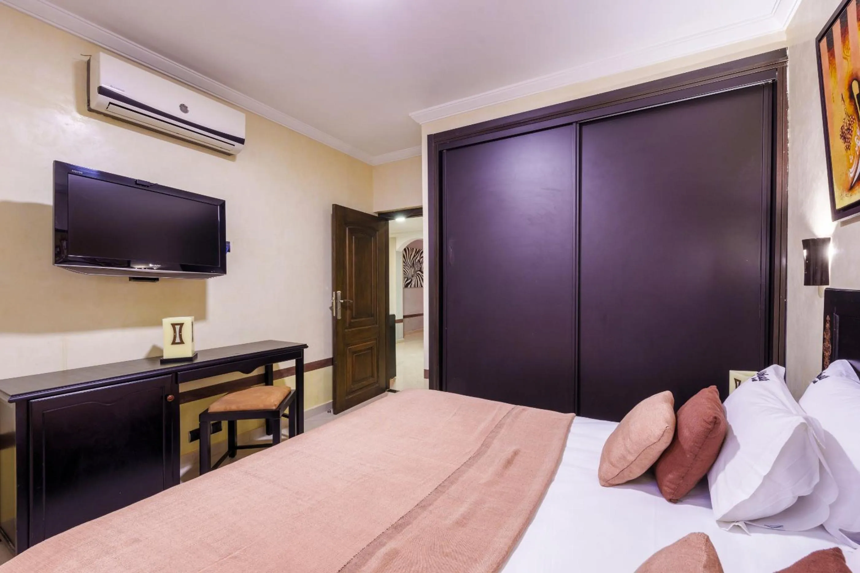 Bed in Riad Ushuaia La Villa - Centre Marrakech