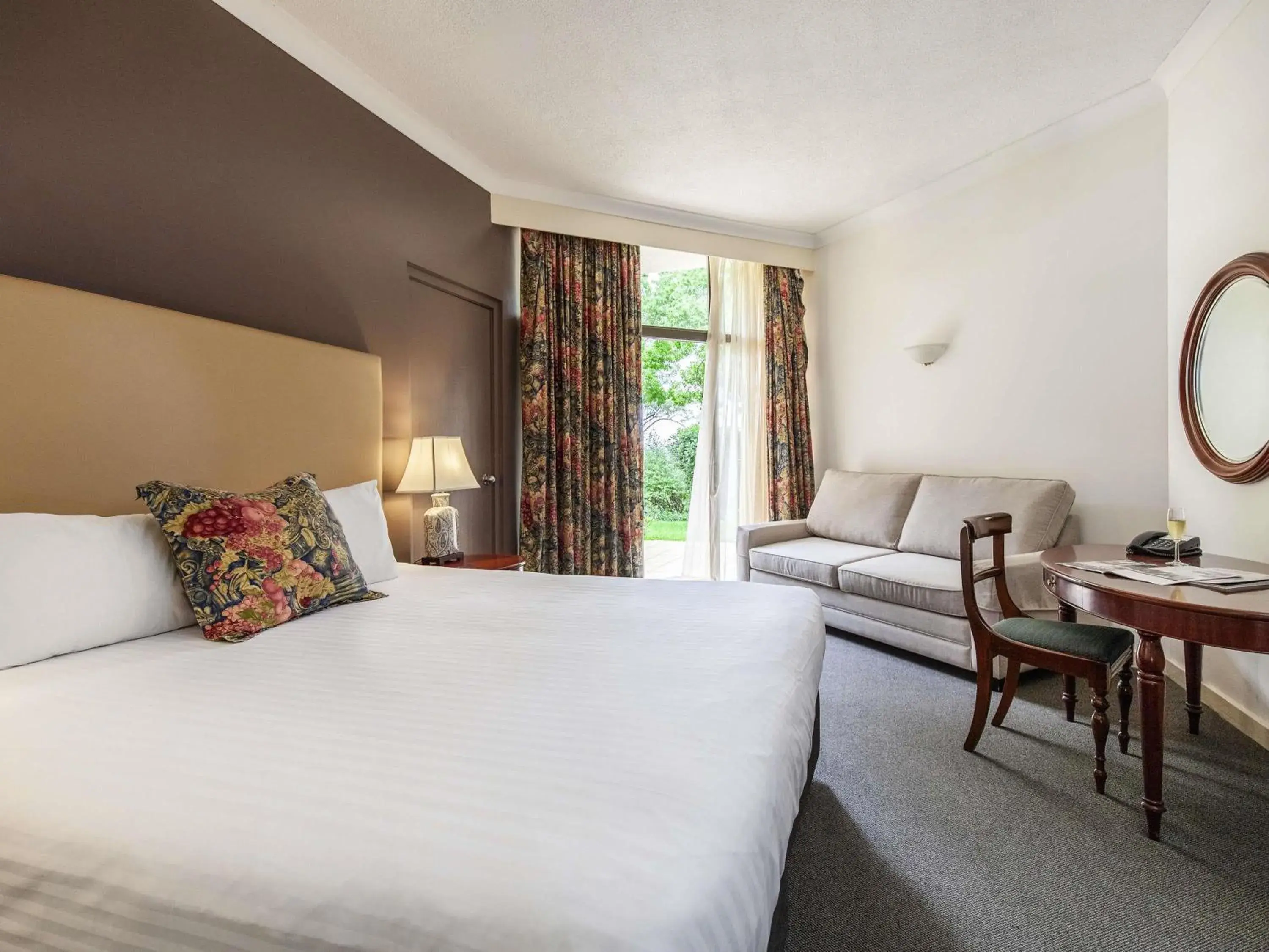 Bedroom, Bed in Mercure Hunter Valley Gardens Bedroom, Bed in Mercure Hunter Valley Gardens