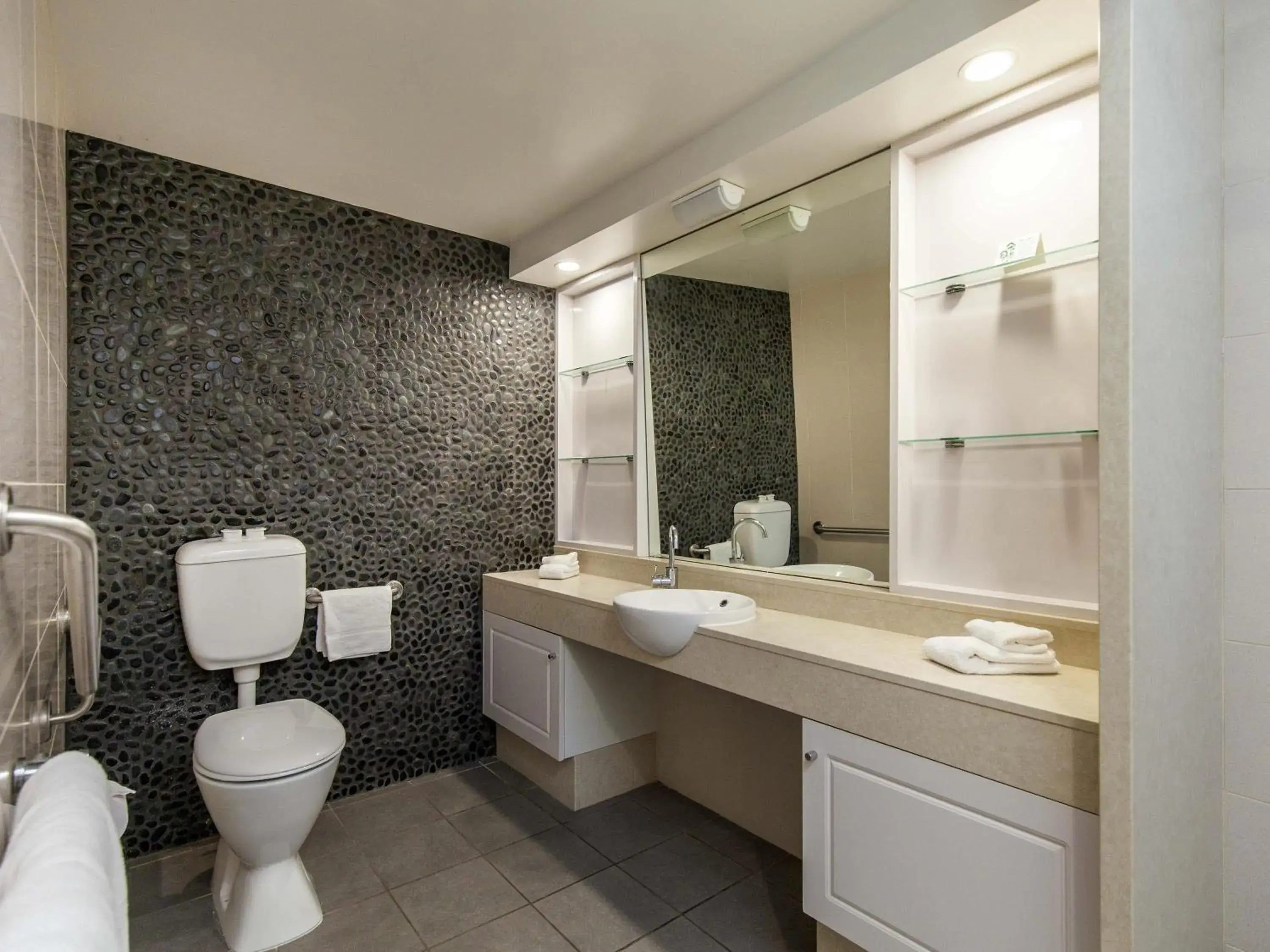 Bedroom in Mercure Hunter Valley Gardens Bedroom in Mercure Hunter Valley Gardens