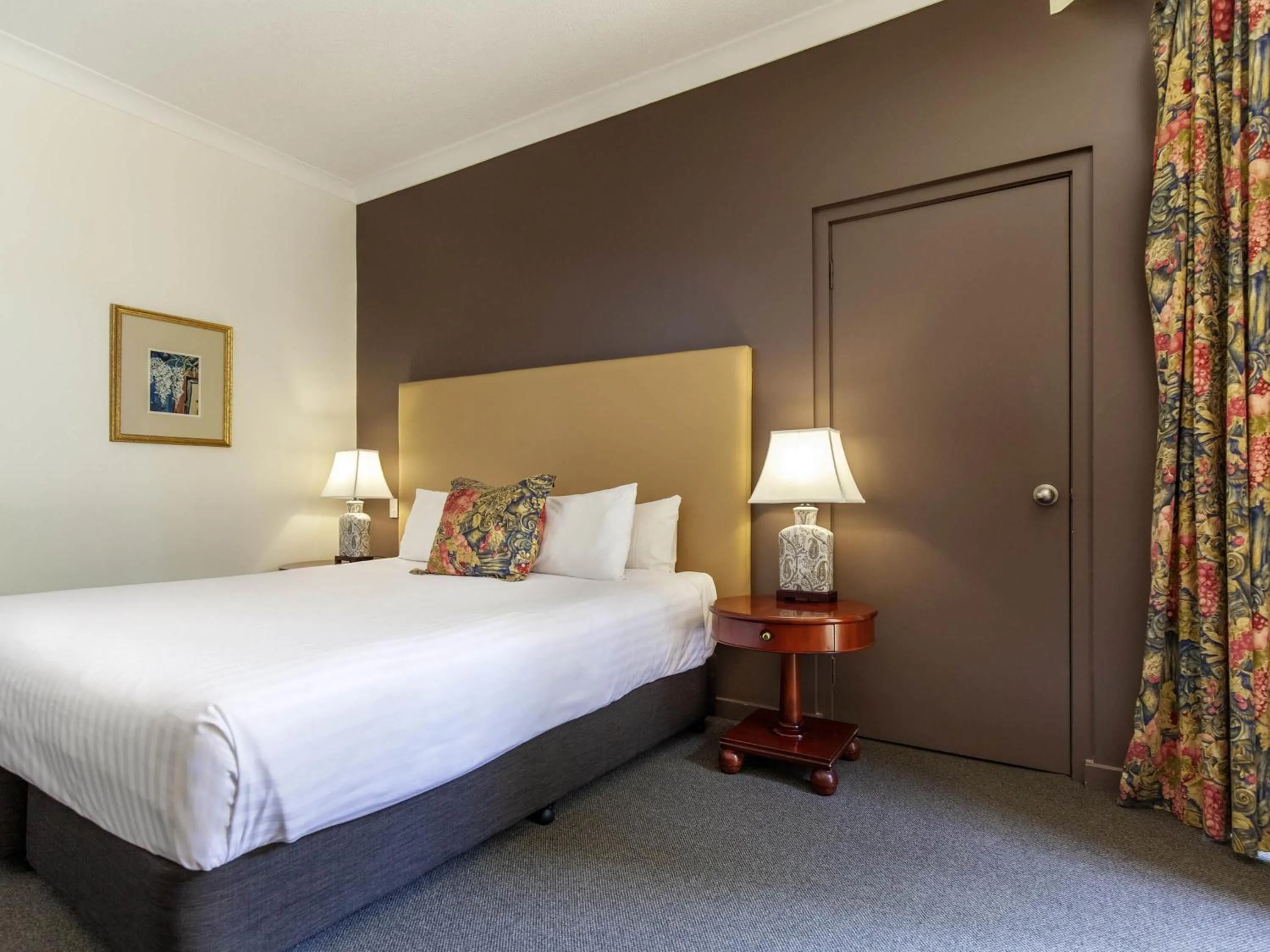 Bedroom, Bed in Mercure Hunter Valley Gardens