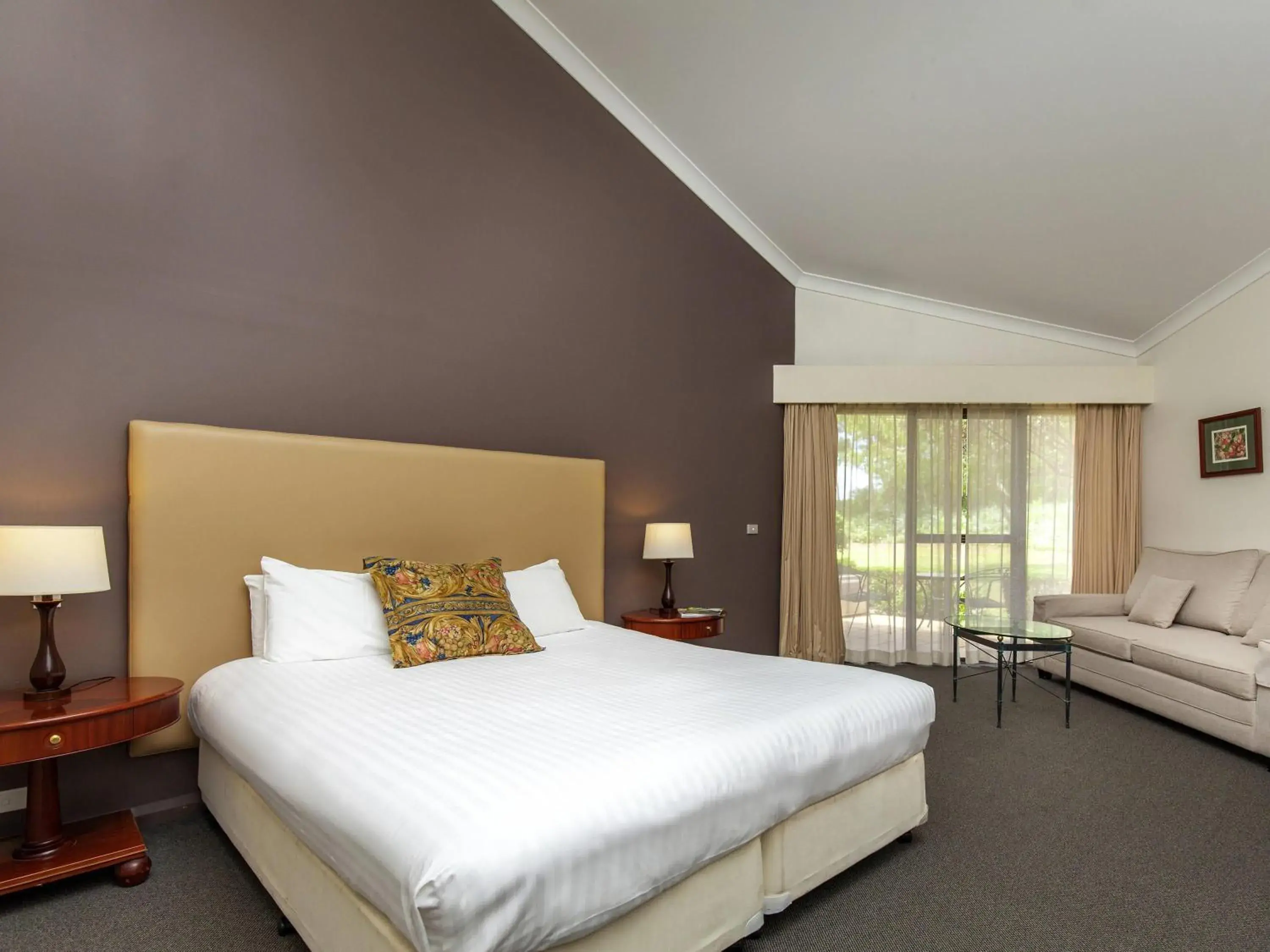 Bedroom, Bed in Mercure Hunter Valley Gardens Bedroom, Bed in Mercure Hunter Valley Gardens