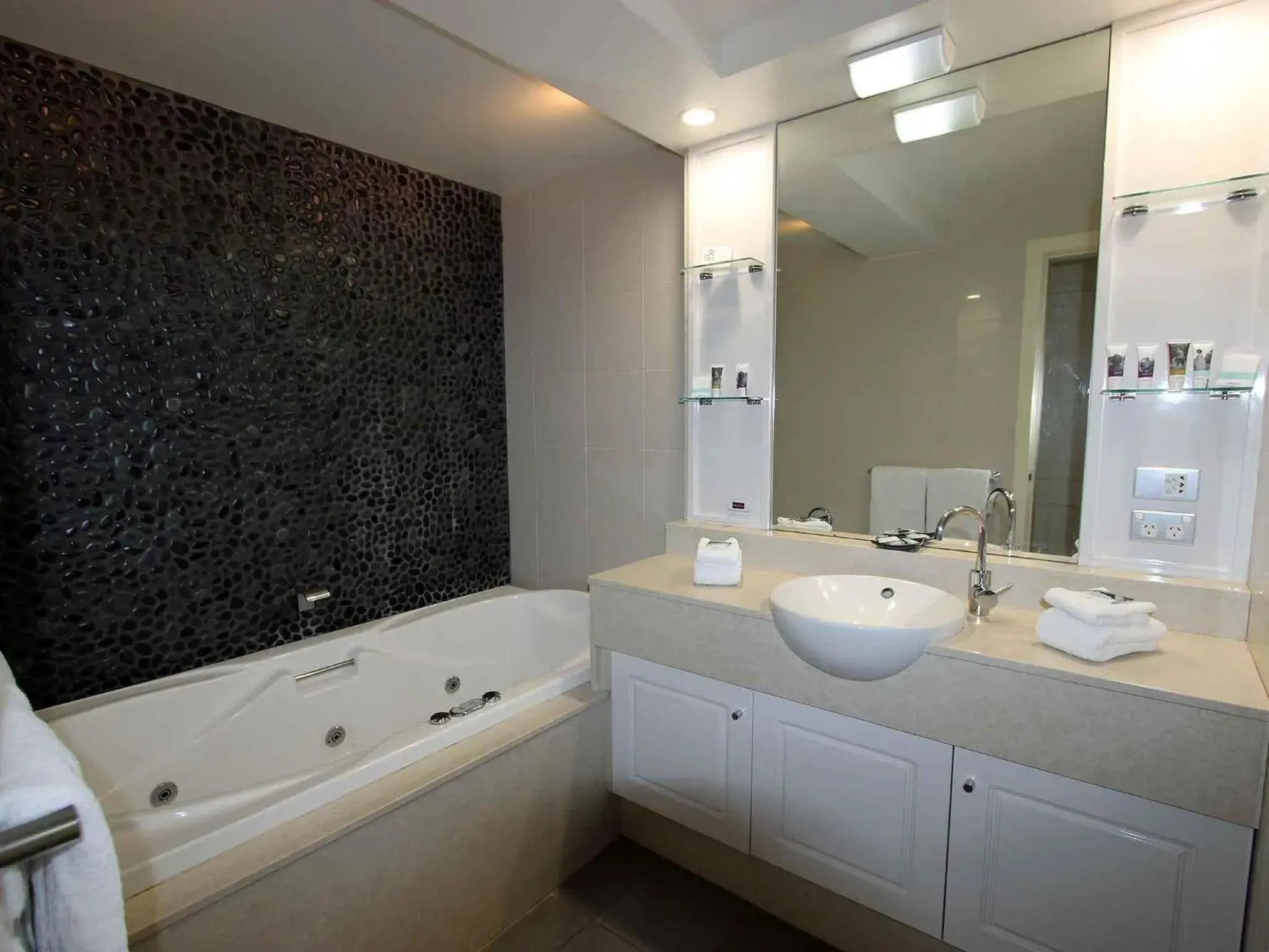 Bedroom in Mercure Hunter Valley Gardens Bedroom in Mercure Hunter Valley Gardens