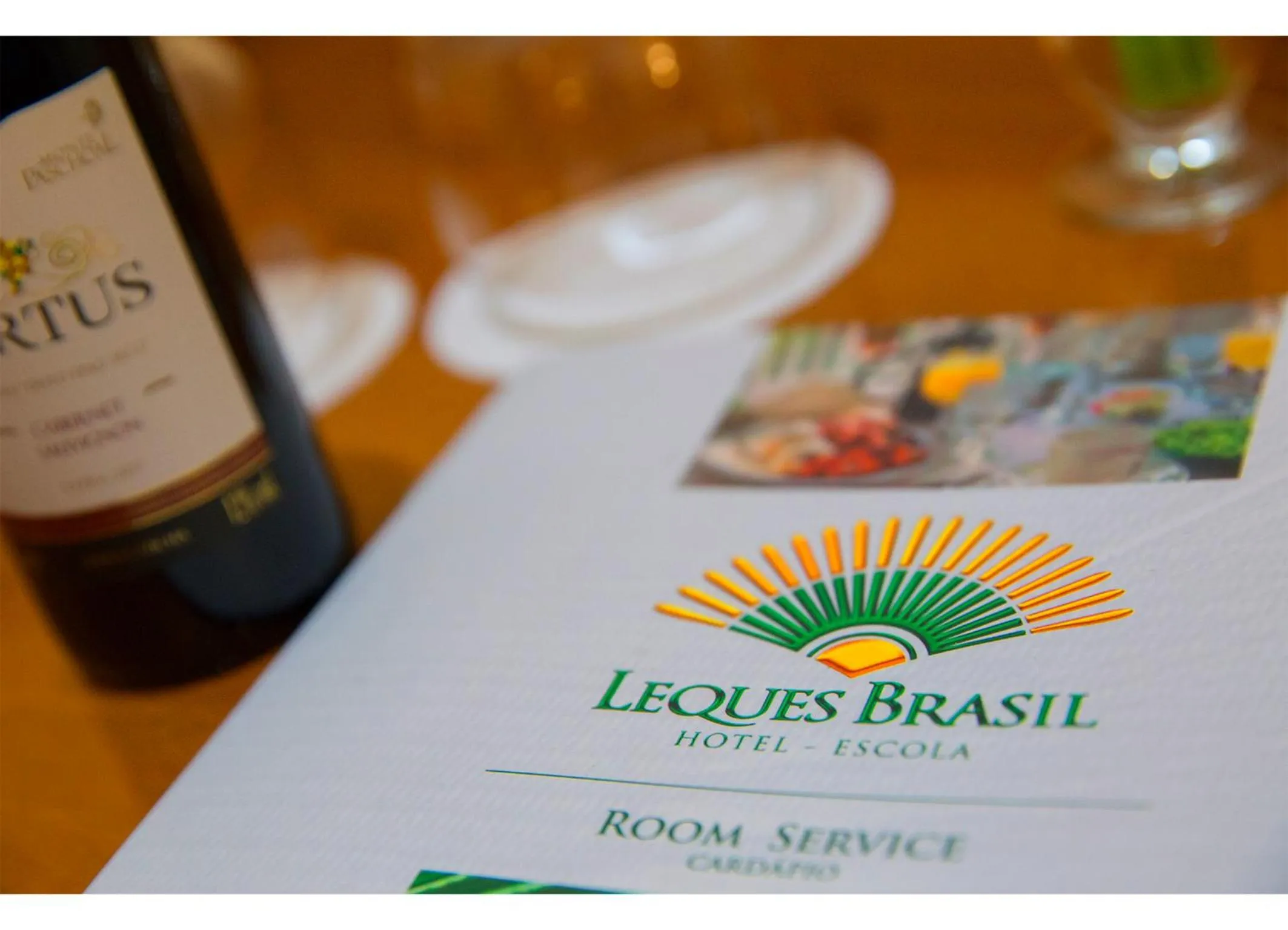 Food and drinks in Leques Brasil Hotel Escola
