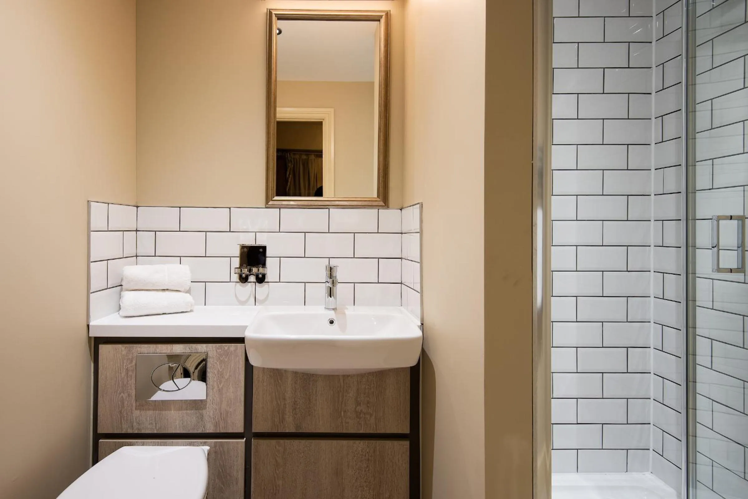 Toilet in The Ambleside Inn - The Inn Collection Group