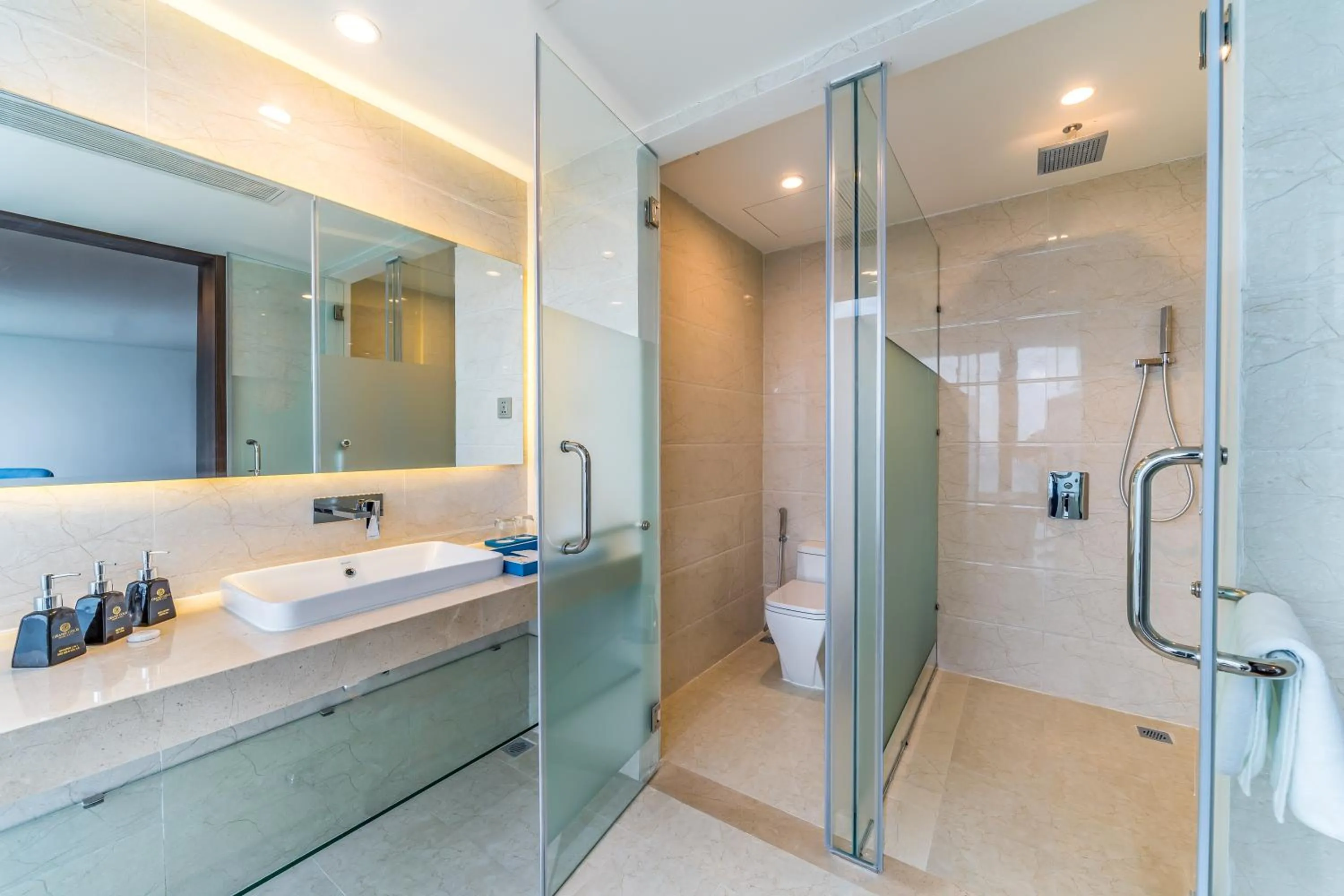 Shower in Grand Gold Hotel