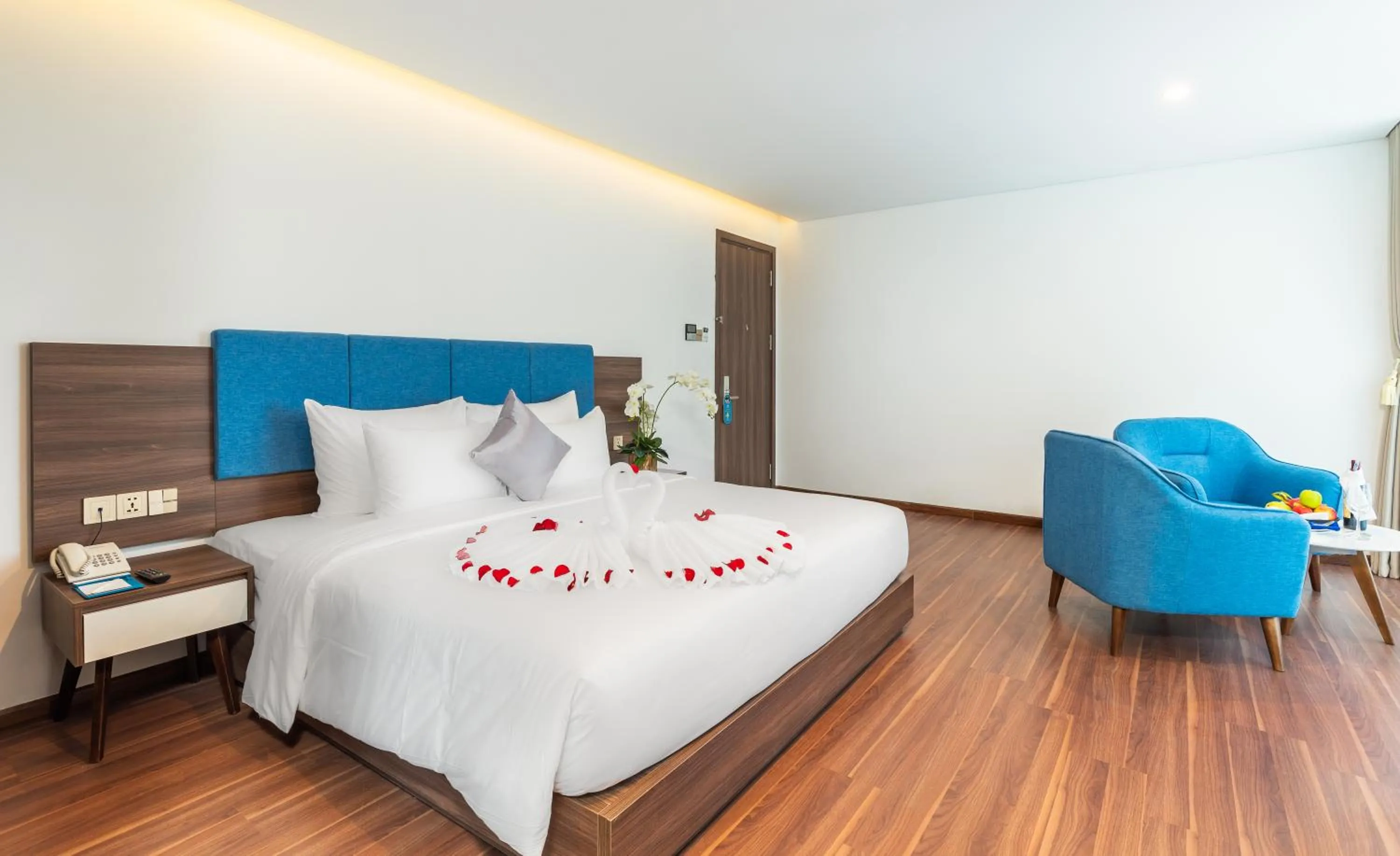 Bedroom, Bed in Grand Gold Hotel