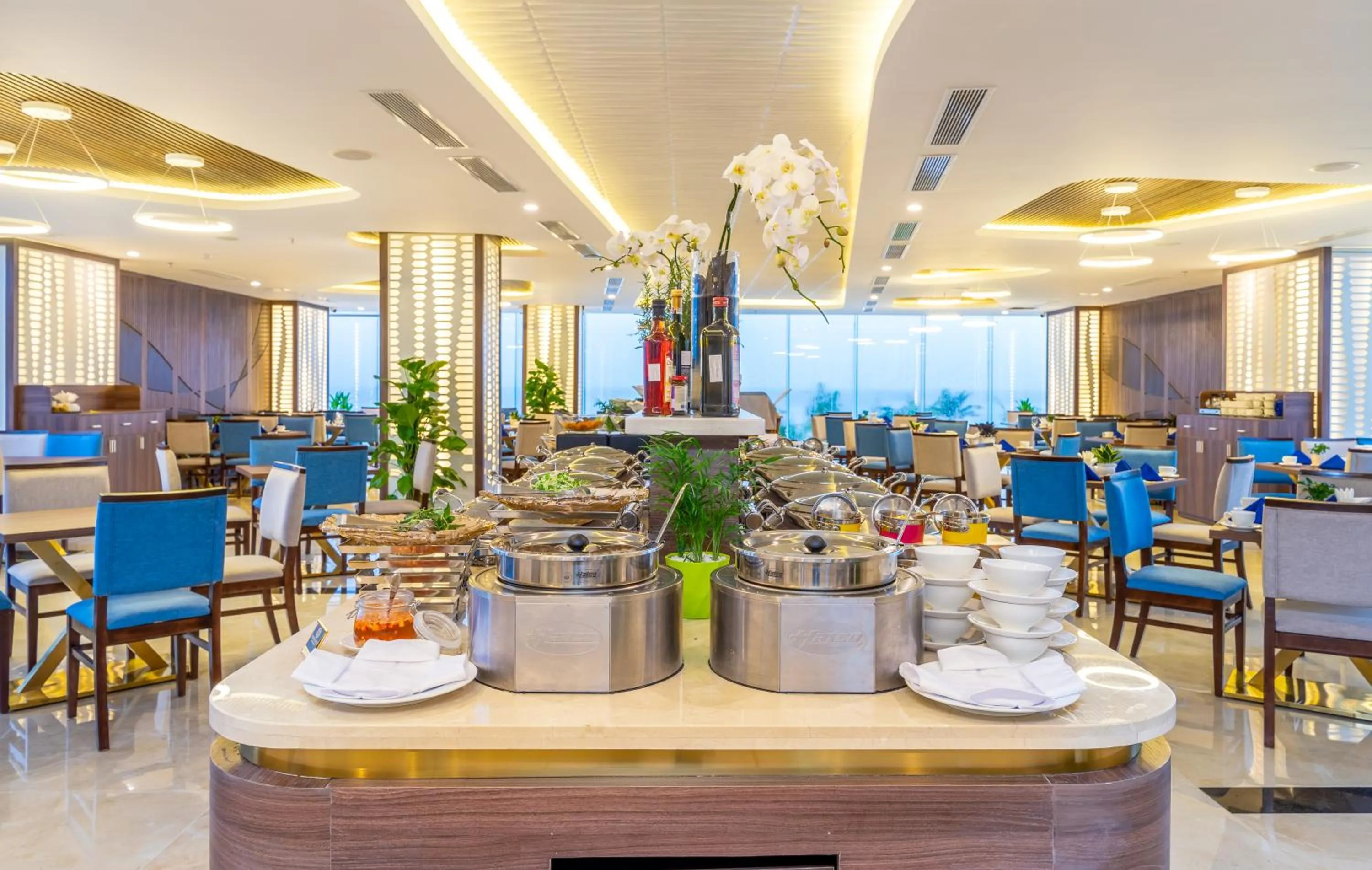 Restaurant/places to eat in Grand Gold Hotel