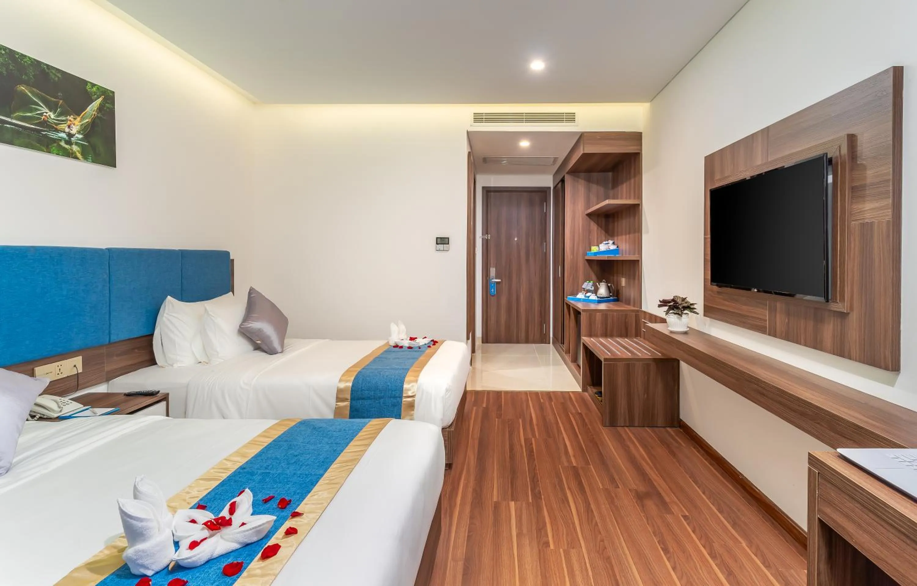 Bedroom, Bed in Grand Gold Hotel