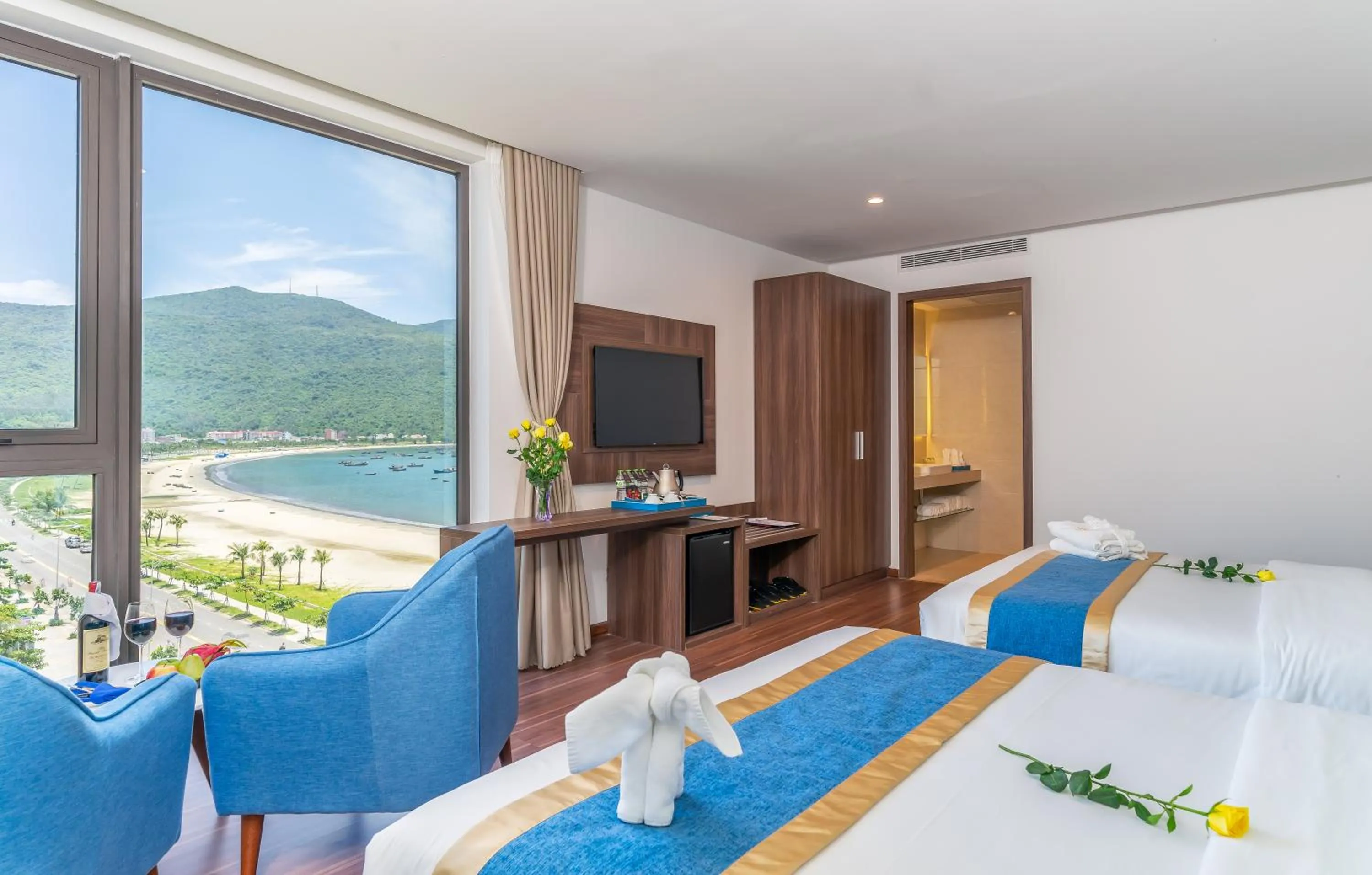 Mountain view, Bed in Grand Gold Hotel