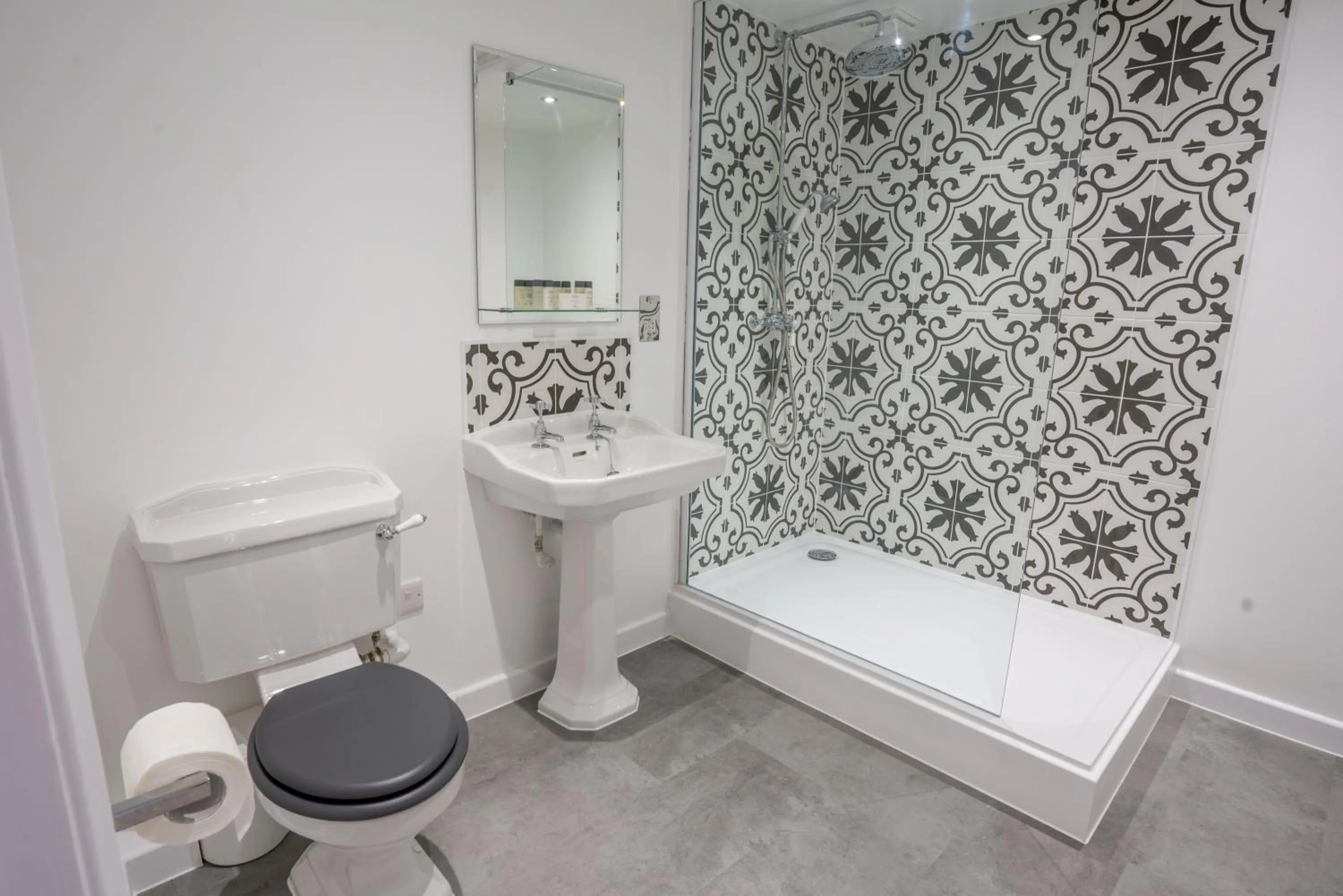 Shower in Broome Park Hotel