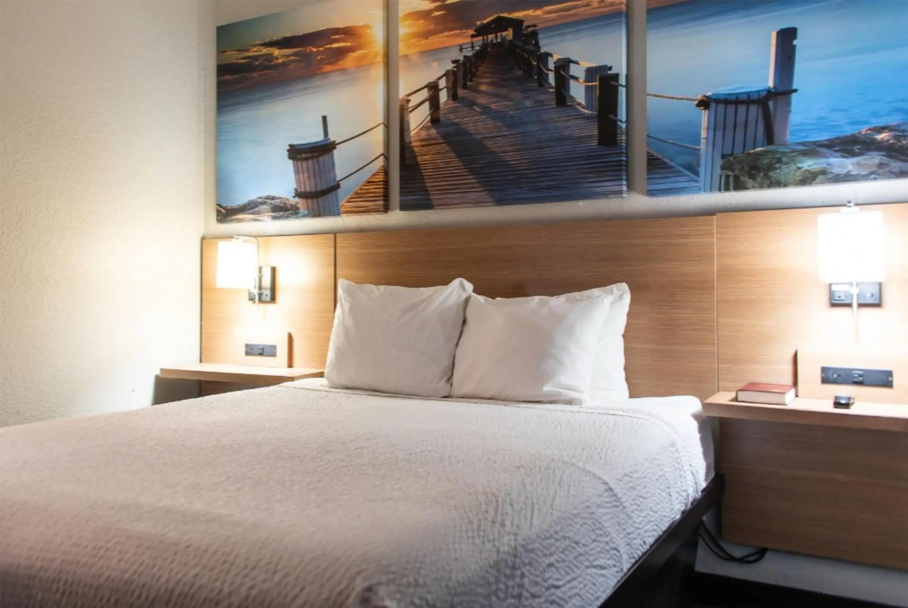 Photo of the whole room, Bed in Days Inn by Wyndham Troy Photo of the whole room, Bed in Days Inn by Wyndham Troy