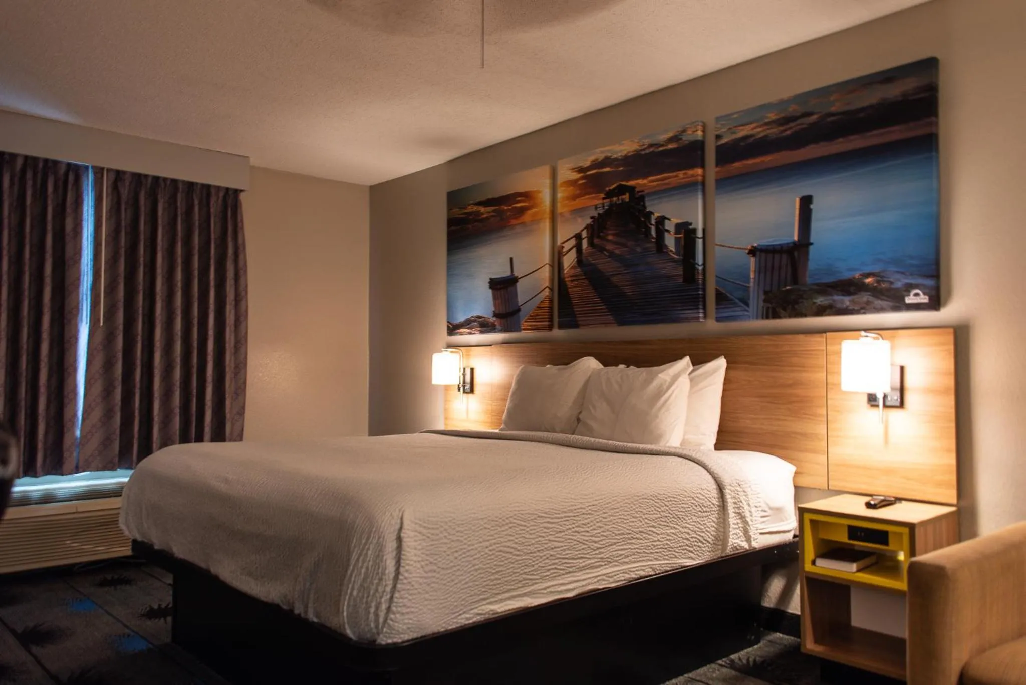 Property building, Bed in Days Inn by Wyndham Troy