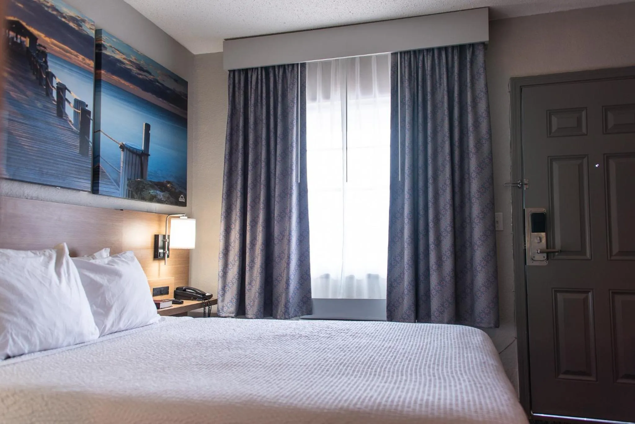 Property building, Bed in Days Inn by Wyndham Troy