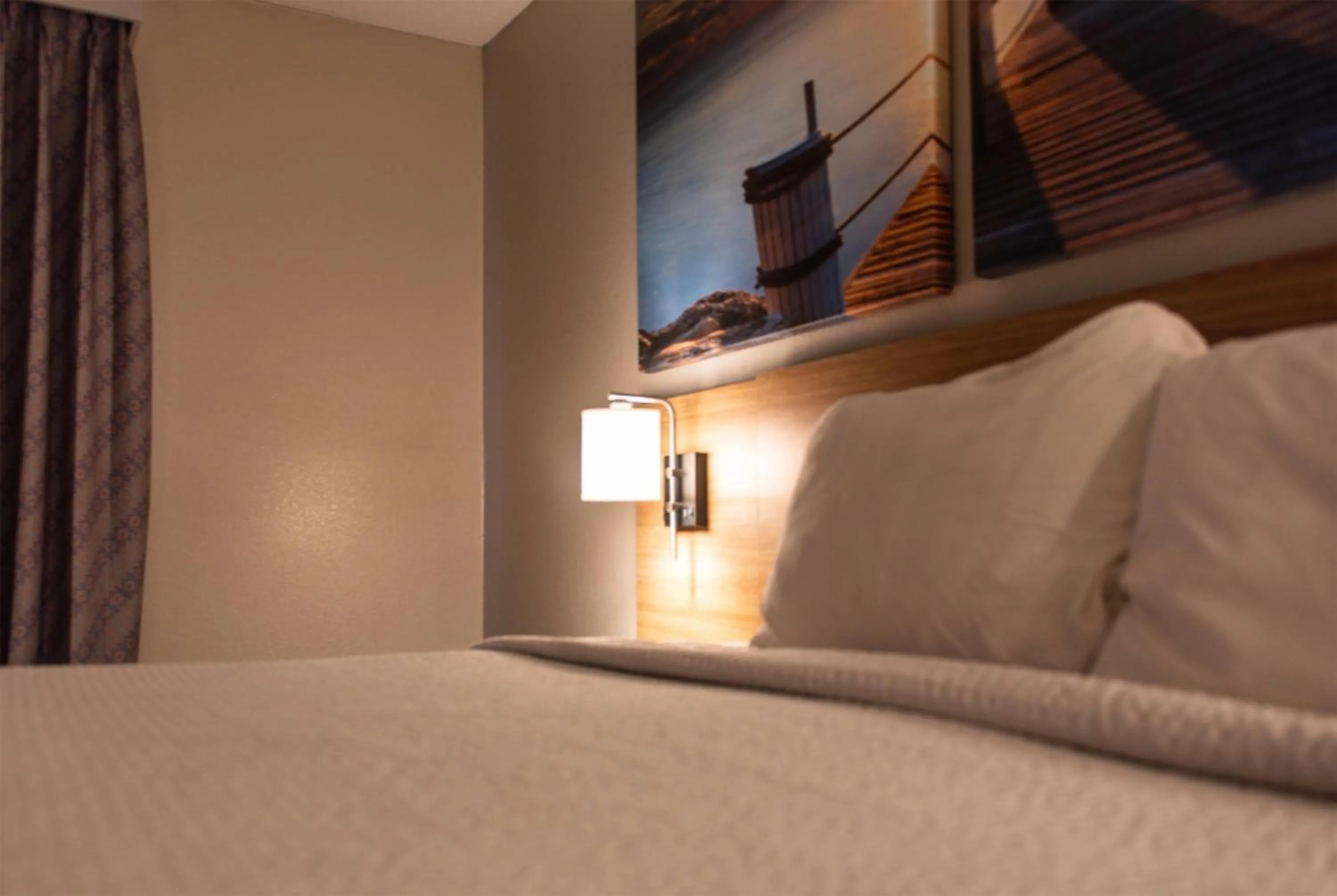 Photo of the whole room, Bed in Days Inn by Wyndham Troy