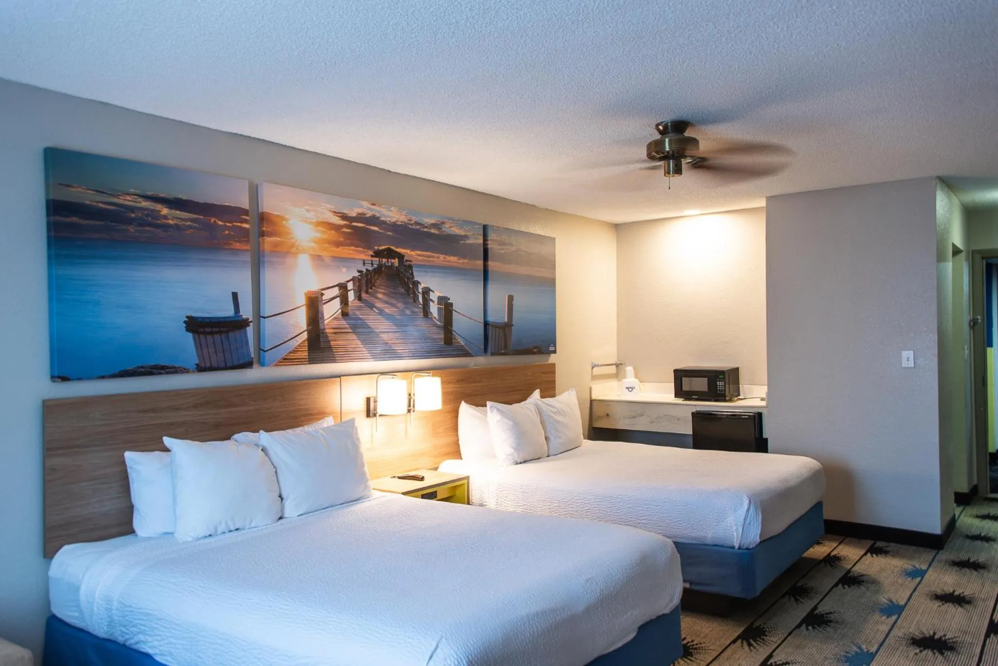 Property building, Bed in Days Inn by Wyndham Troy