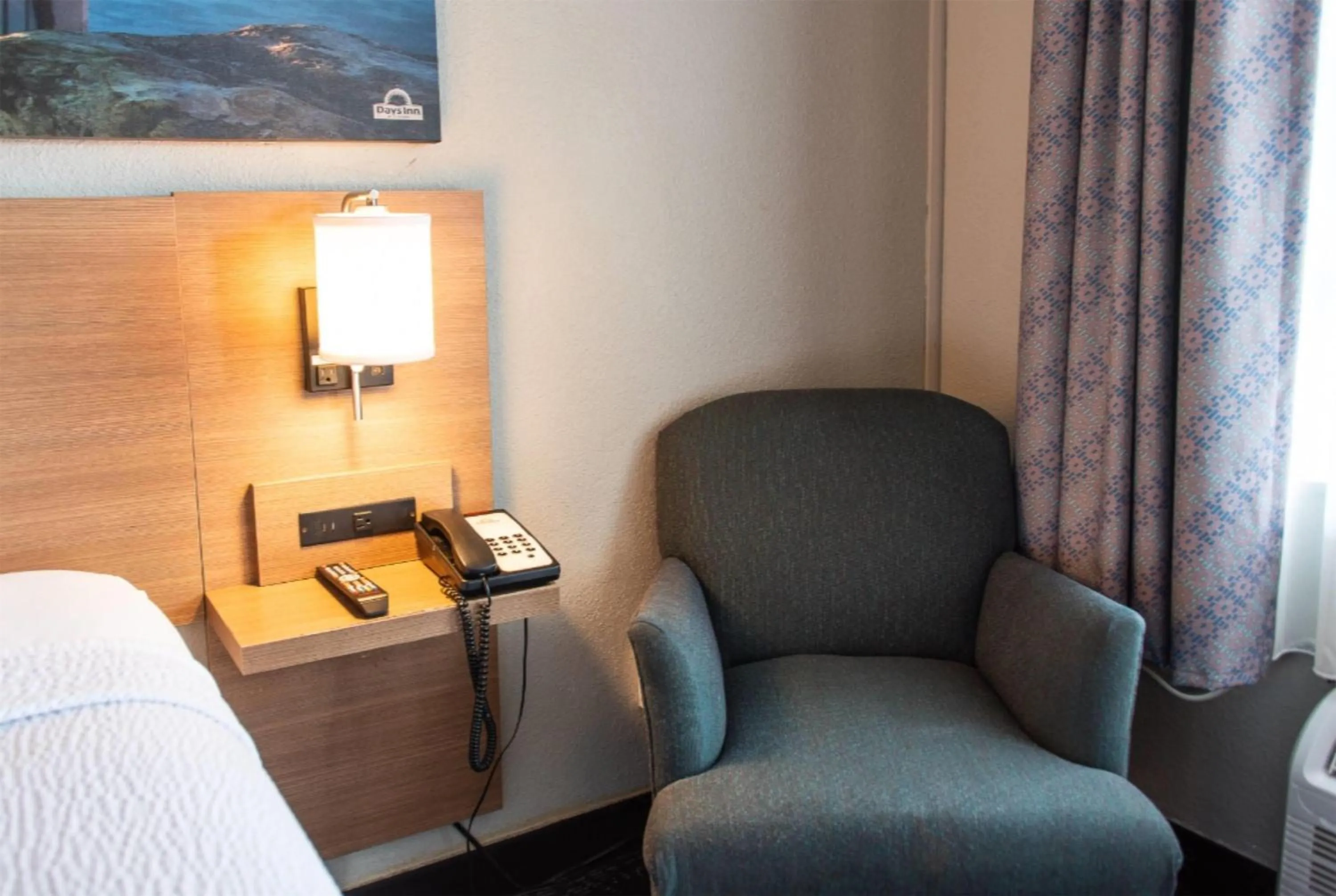 Photo of the whole room, Bed in Days Inn by Wyndham Troy