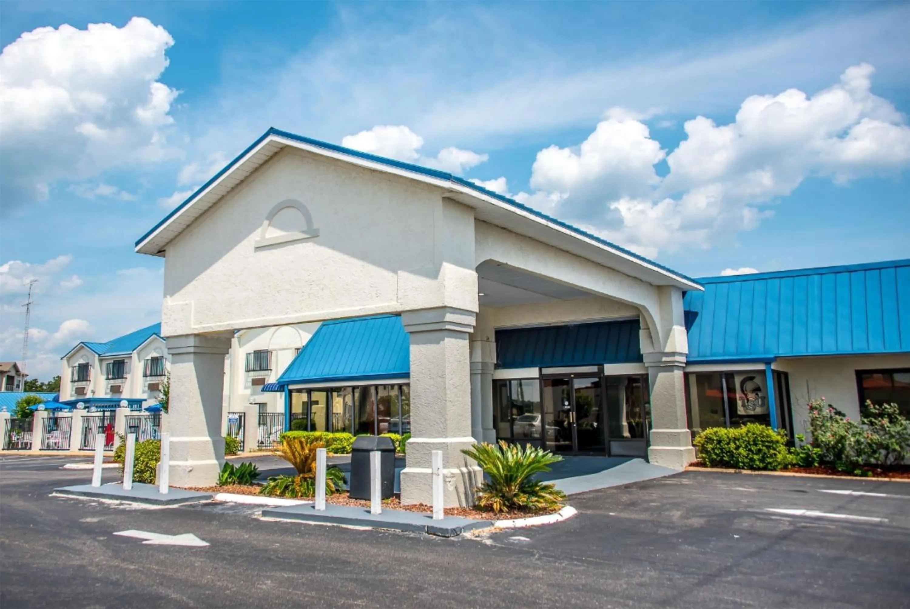 Property building in Days Inn by Wyndham Troy