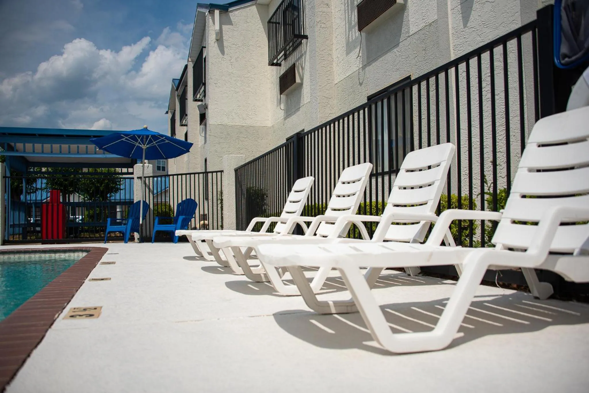 Seating area in Days Inn by Wyndham Troy