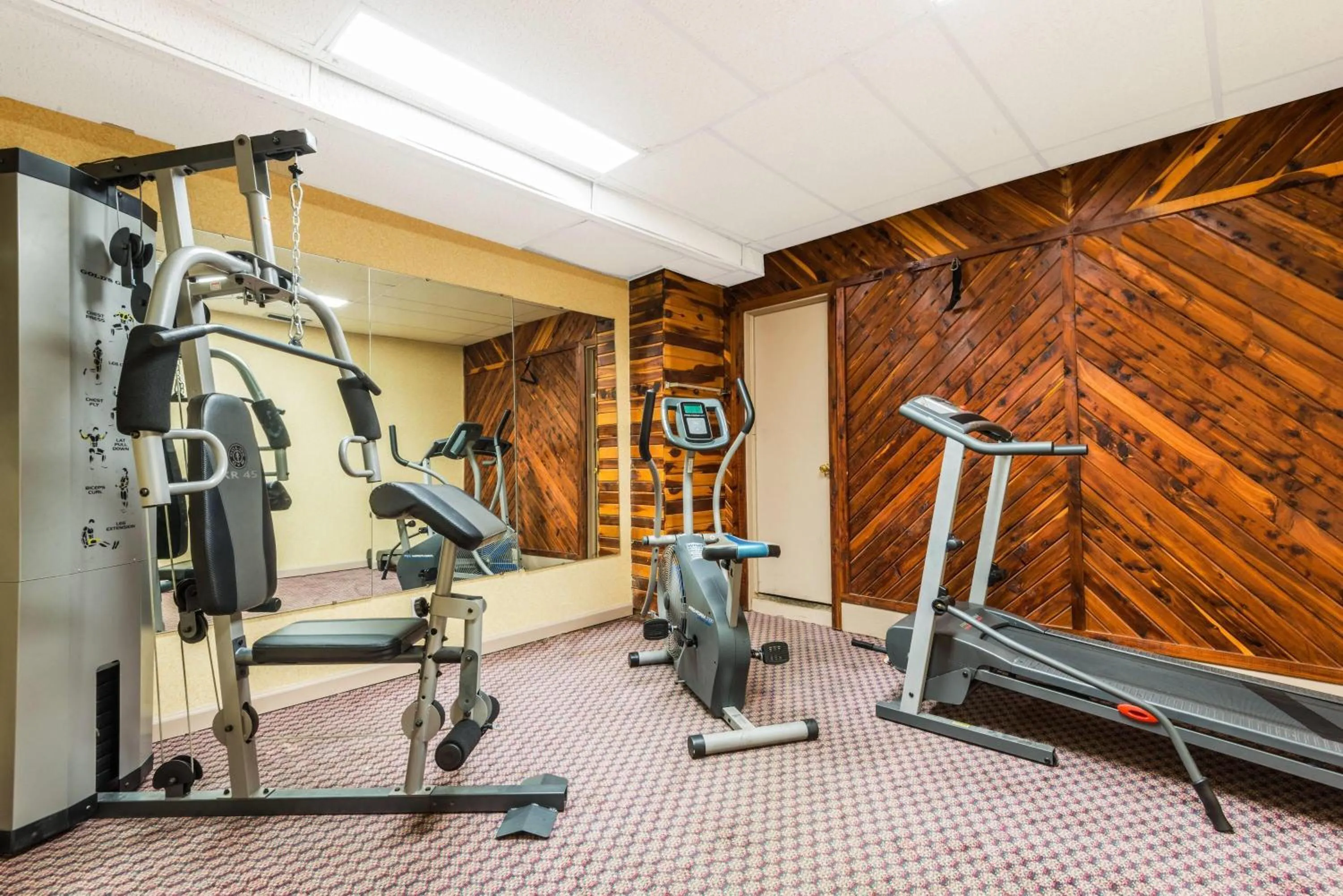 Fitness centre/facilities in Days Inn by Wyndham Troy