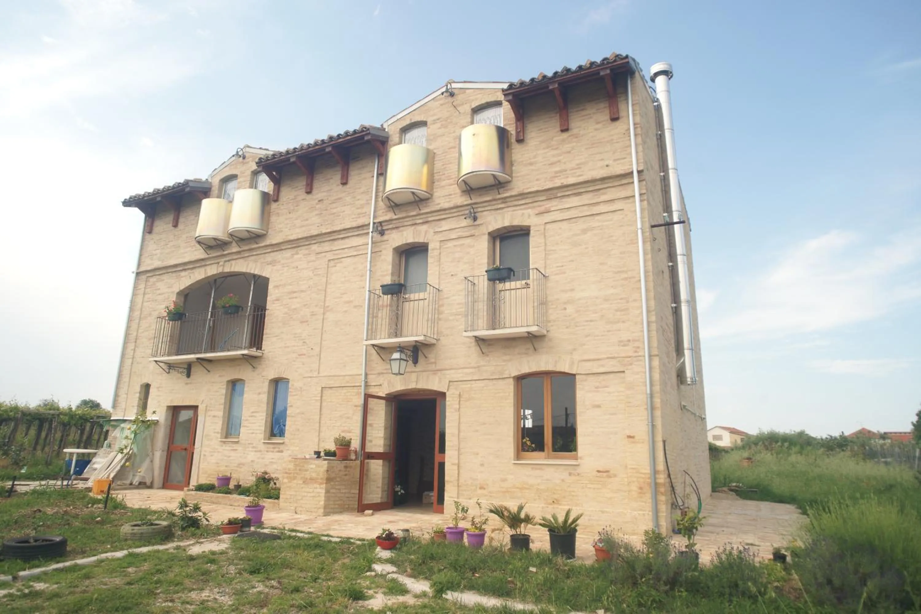 Facade/entrance in Casale Giordano