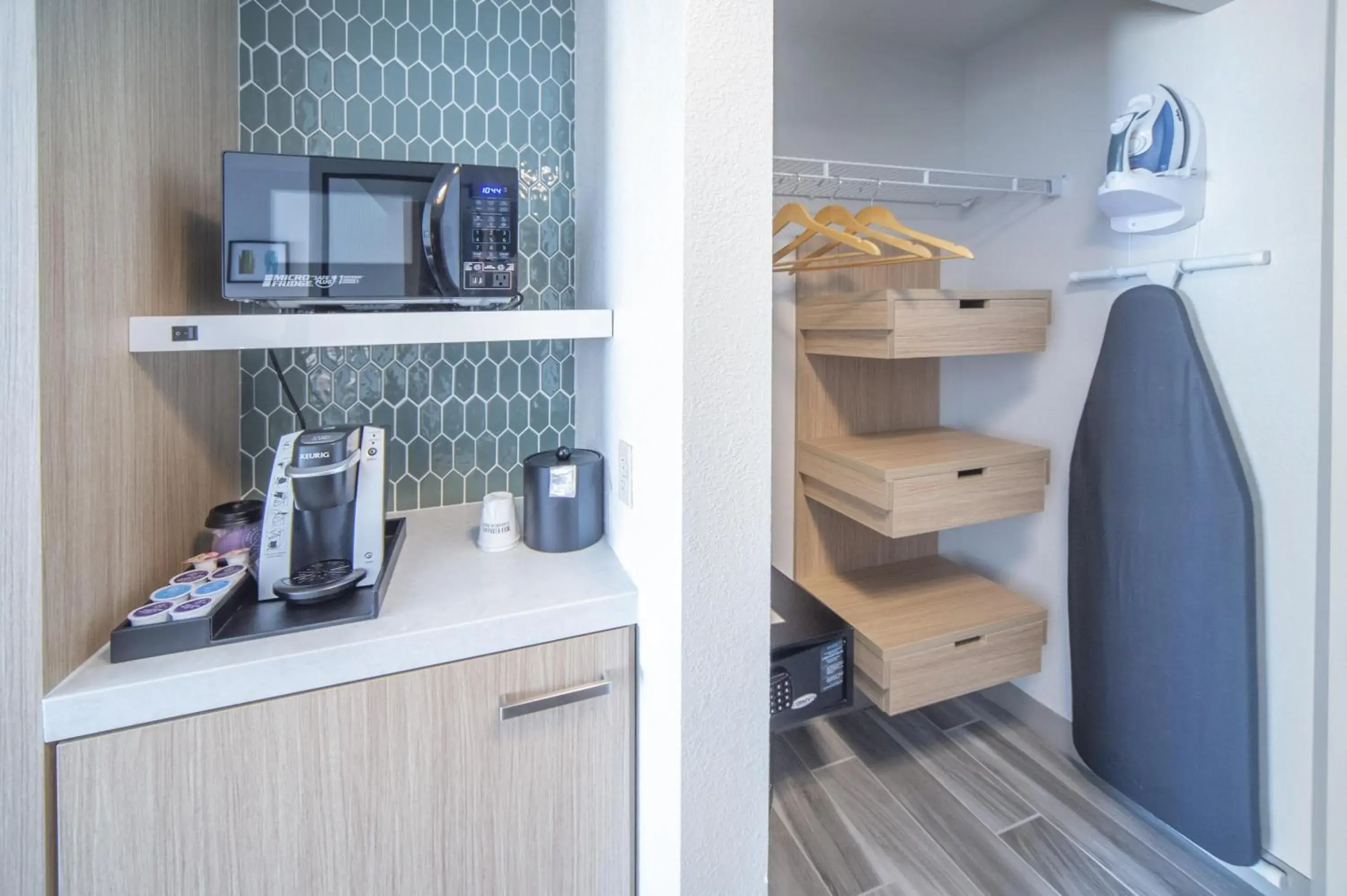 Photo of the whole room in Hilton Garden Inn Clifton Park Photo of the whole room in Hilton Garden Inn Clifton Park