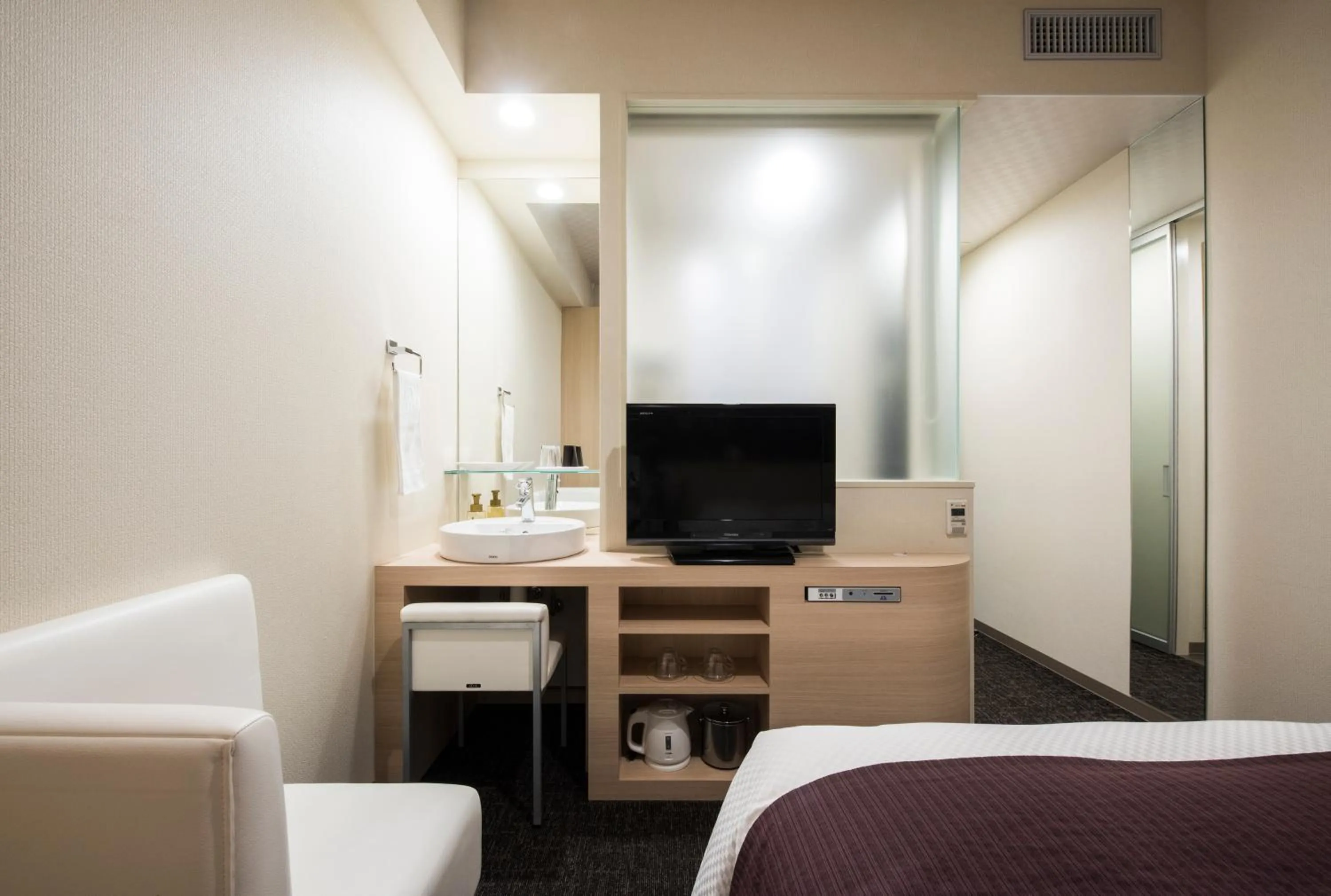 Photo of the whole room, Bed in Nagasaki Bus Terminal Hotel