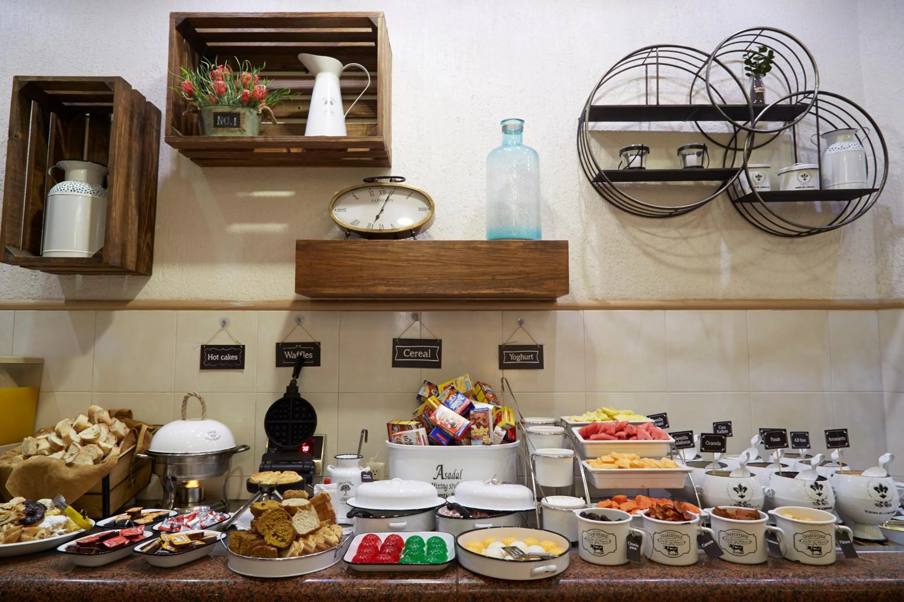 Restaurant/places to eat in Meson del Valle