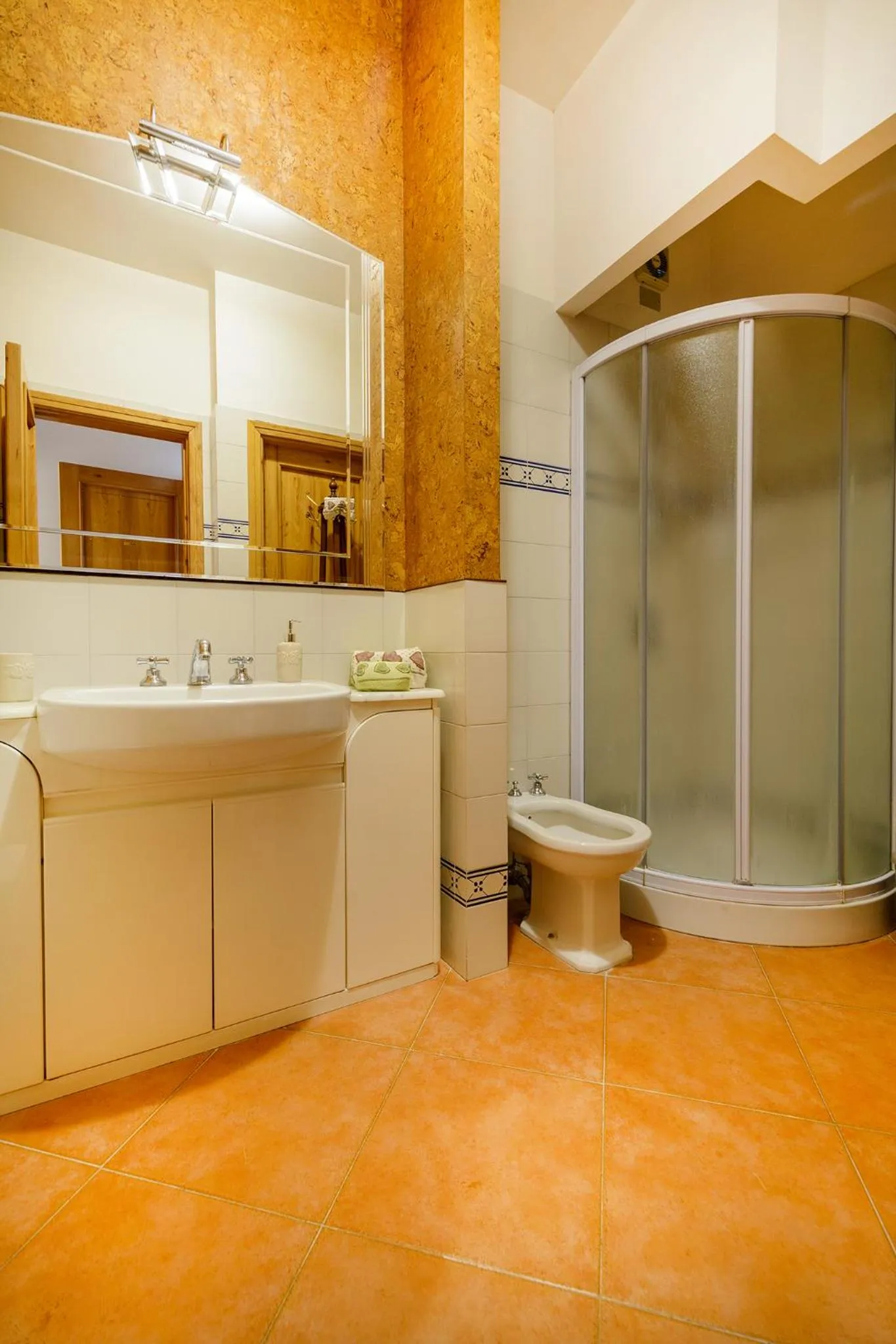 Shower in B&B Al Mare Sorrento