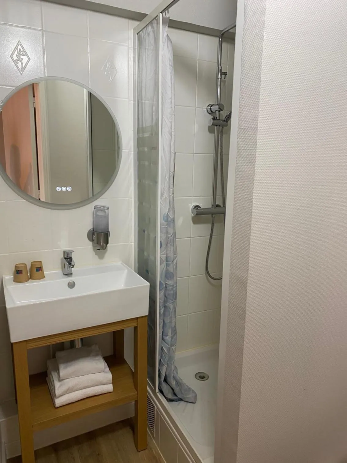 Shower in Hotel de Bretagne