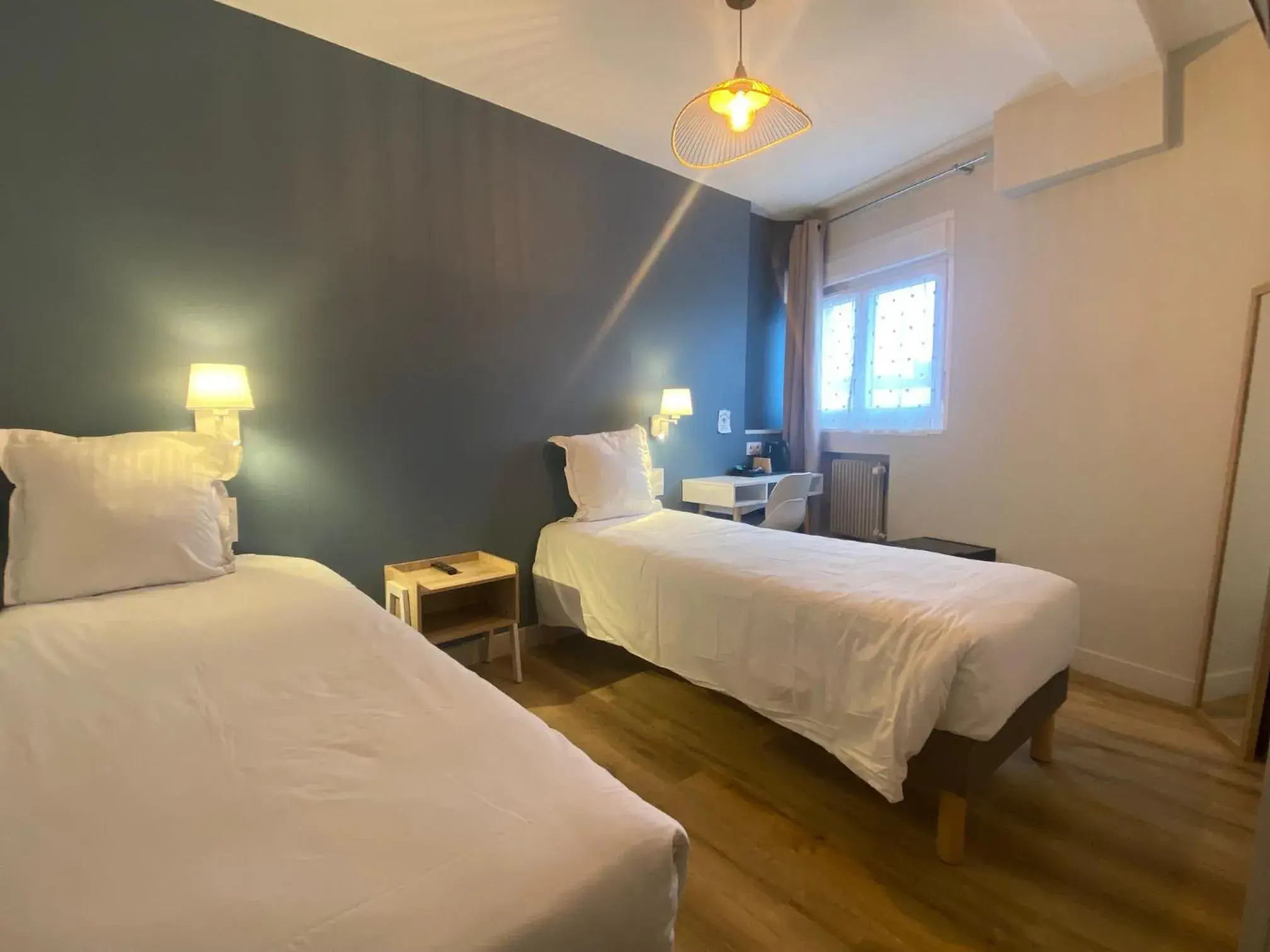 Twin Room in Hotel de Bretagne Twin Room in Hotel de Bretagne