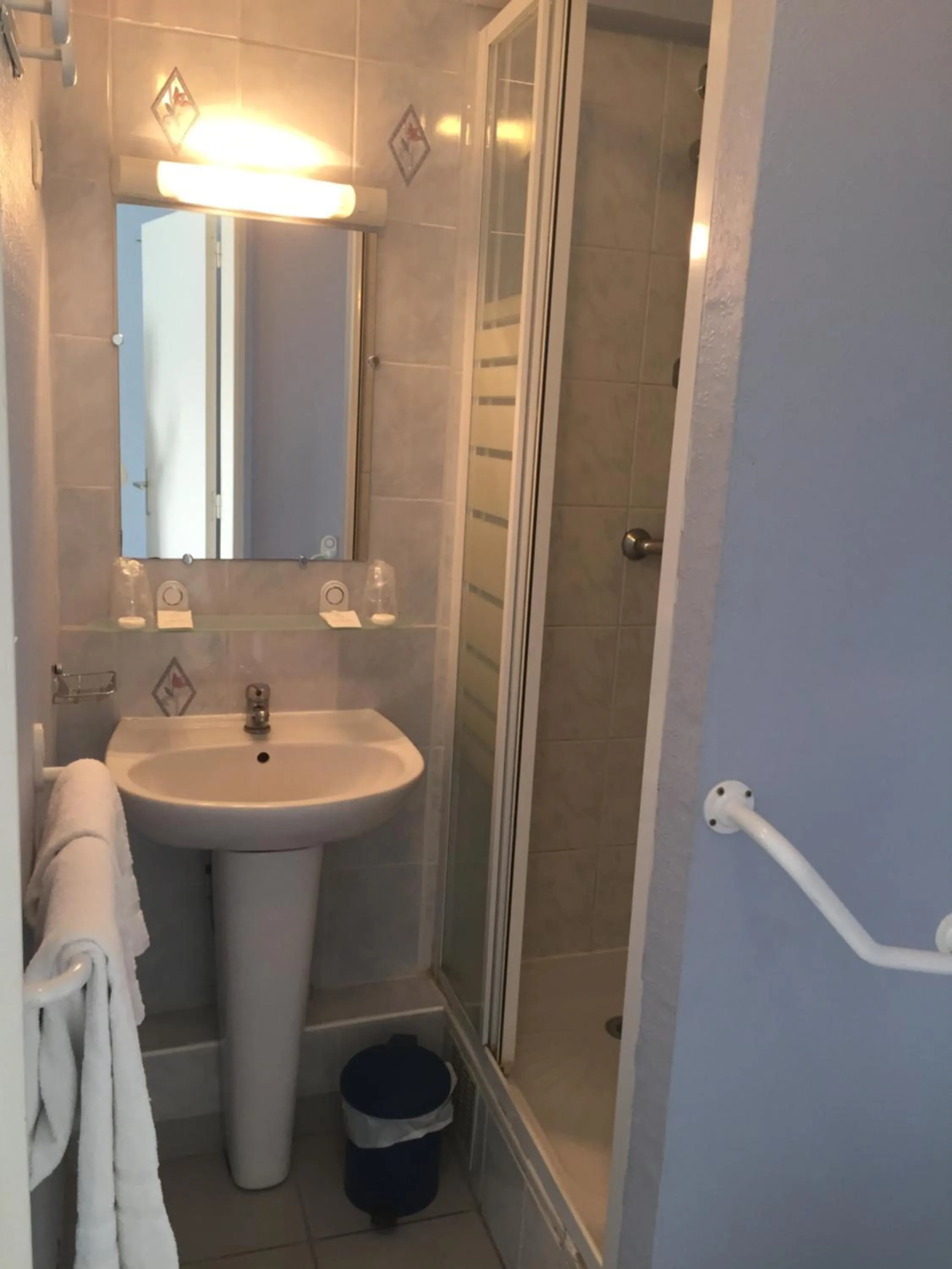 Shower in Hotel de Bretagne