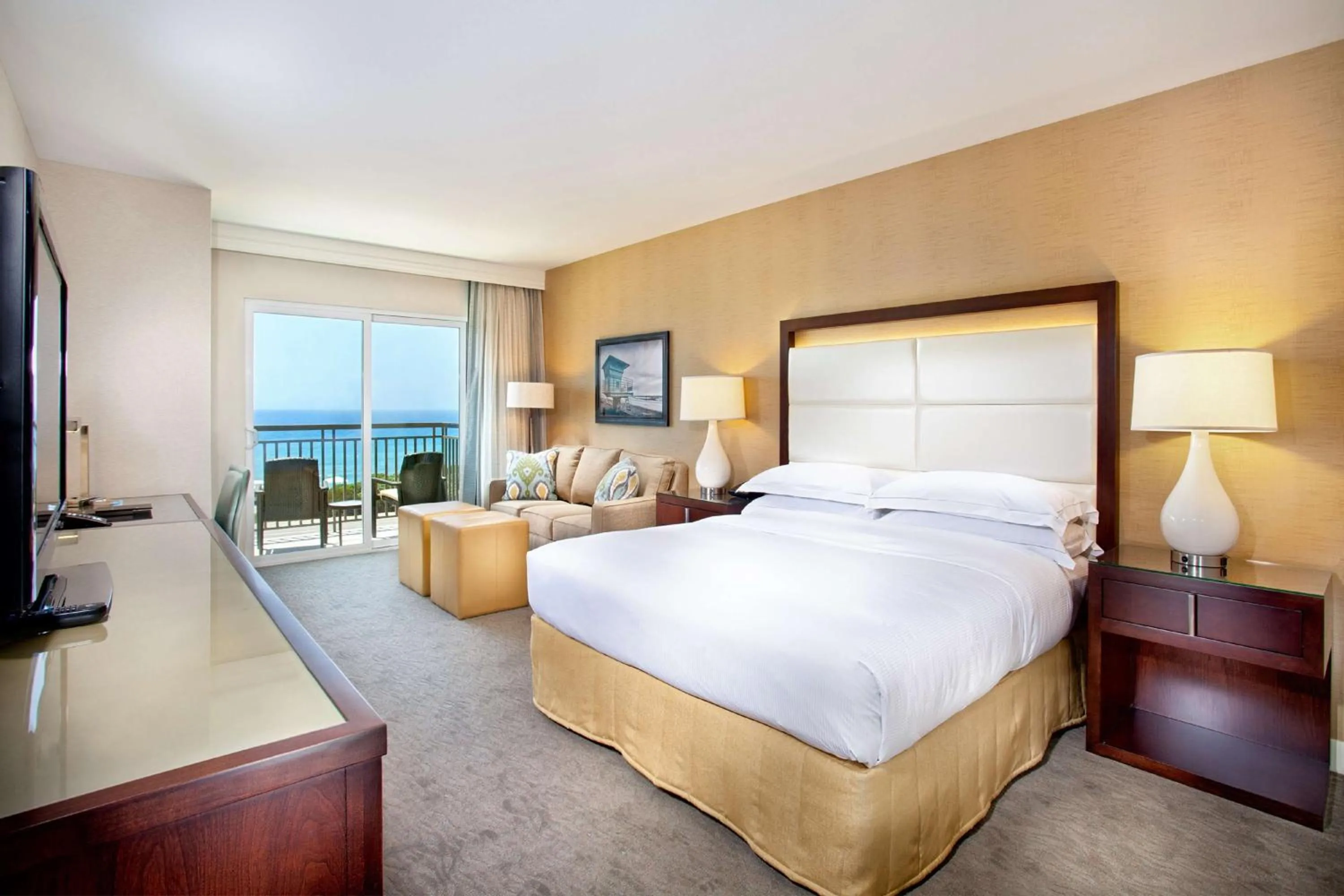 Bed in Cape Rey Carlsbad Beach, A Hilton Resort & Spa