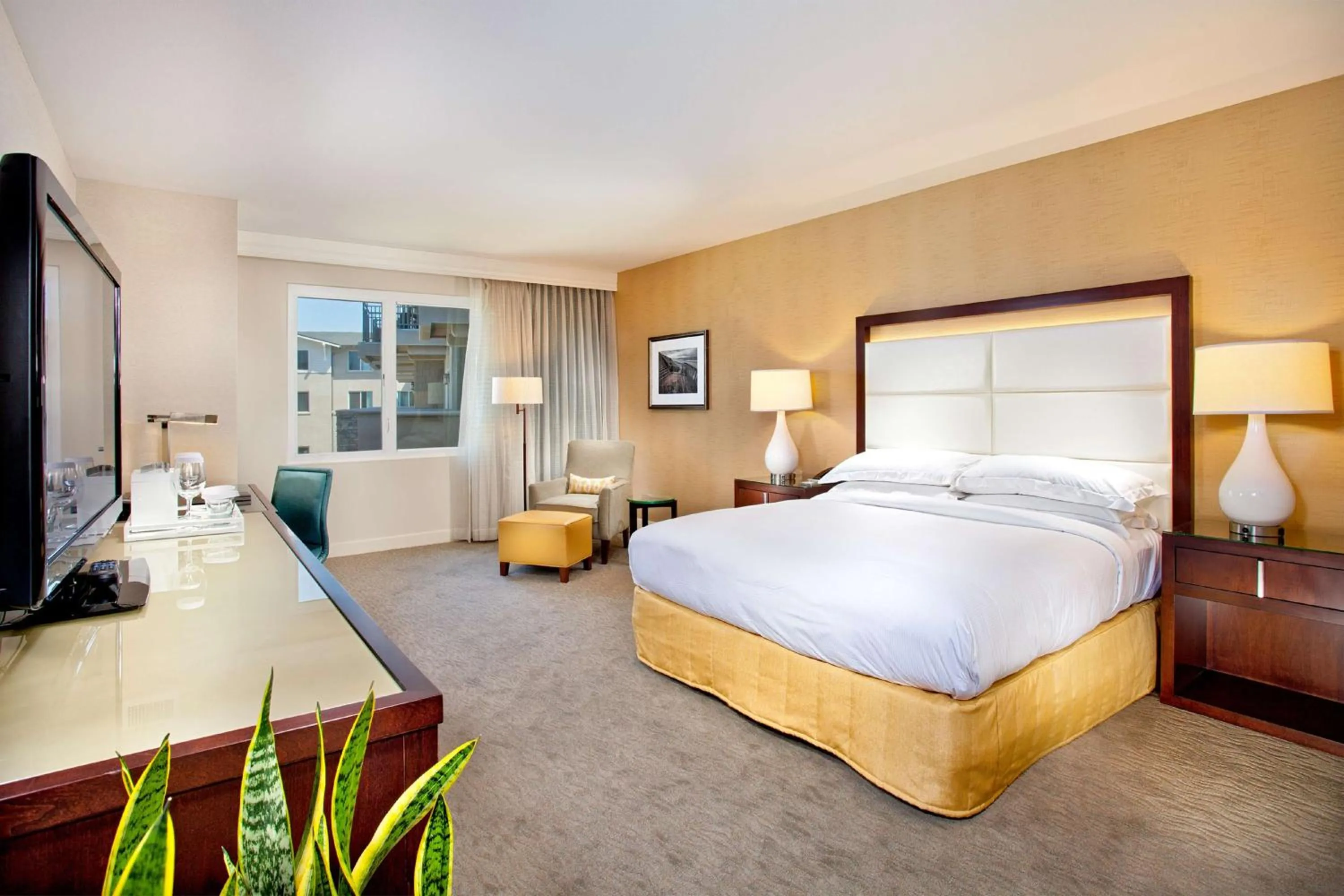 Bed in Cape Rey Carlsbad Beach, A Hilton Resort & Spa