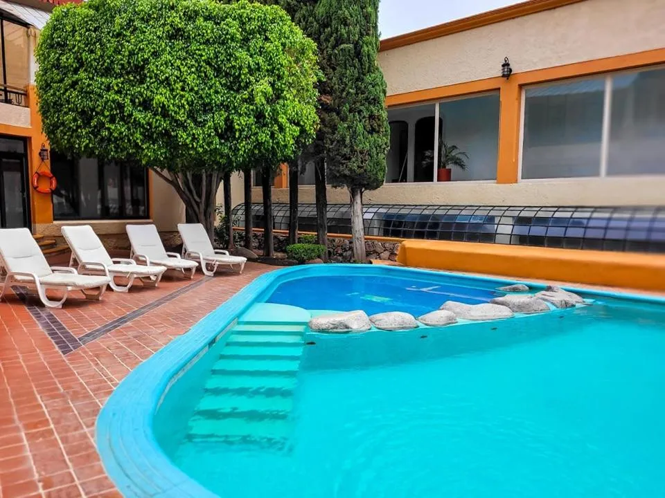 Swimming pool in Hotel Paseo de la Presa