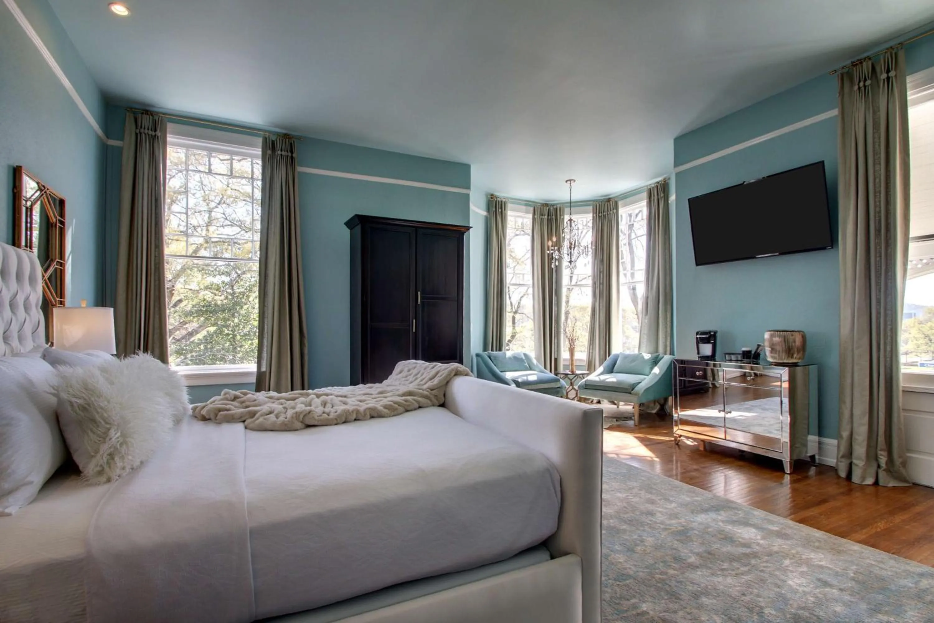 Photo of the whole room, Bed in Hotel Finial BW Premier Collection Oxford - Anniston