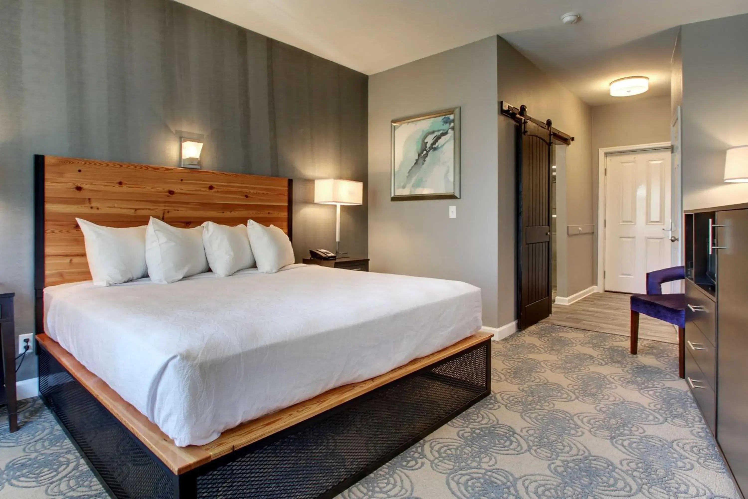 Photo of the whole room, Bed in Hotel Finial BW Premier Collection Oxford - Anniston Photo of the whole room, Bed in Hotel Finial BW Premier Collection Oxford - Anniston