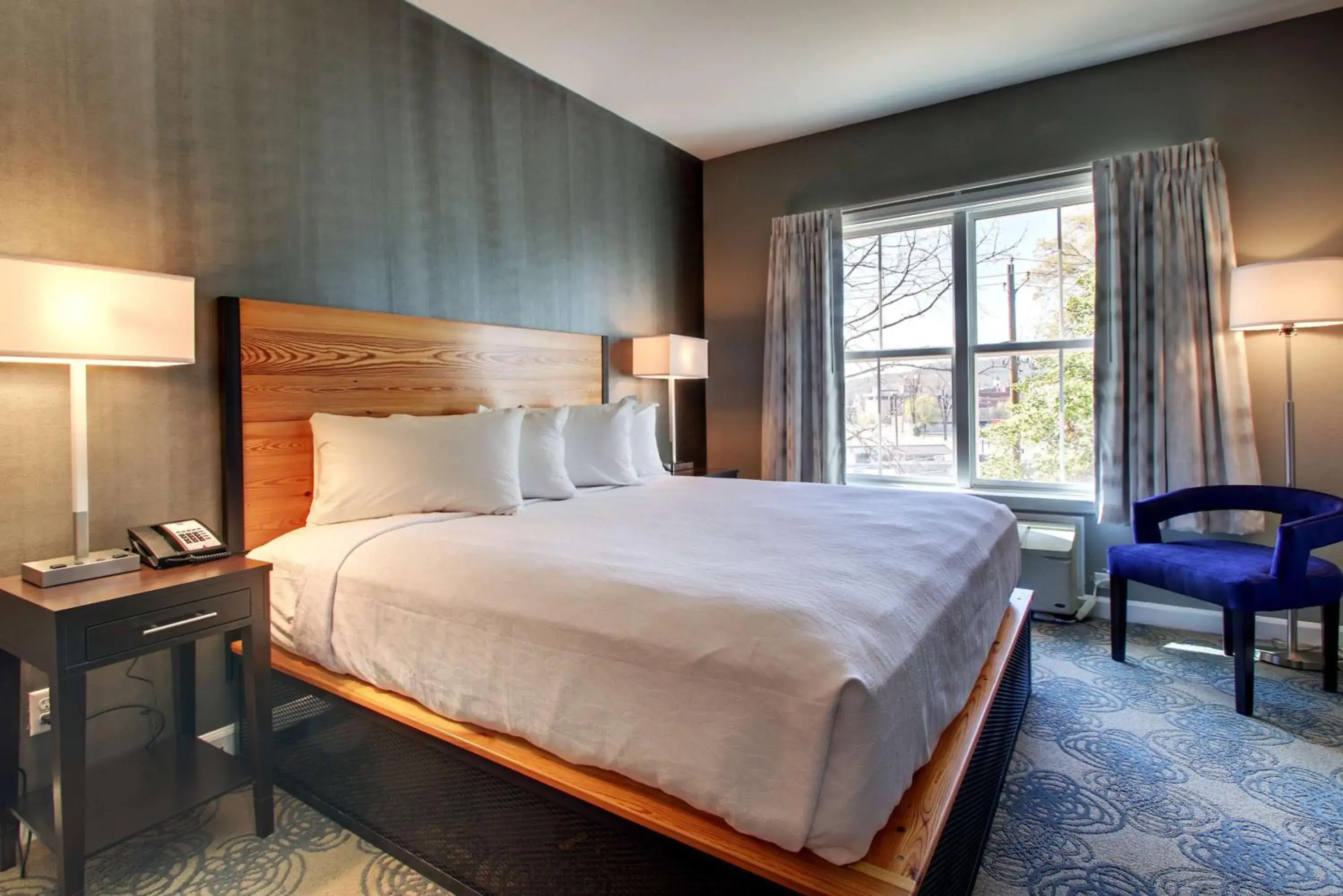 Photo of the whole room, Bed in Hotel Finial BW Premier Collection Oxford - Anniston Photo of the whole room, Bed in Hotel Finial BW Premier Collection Oxford - Anniston