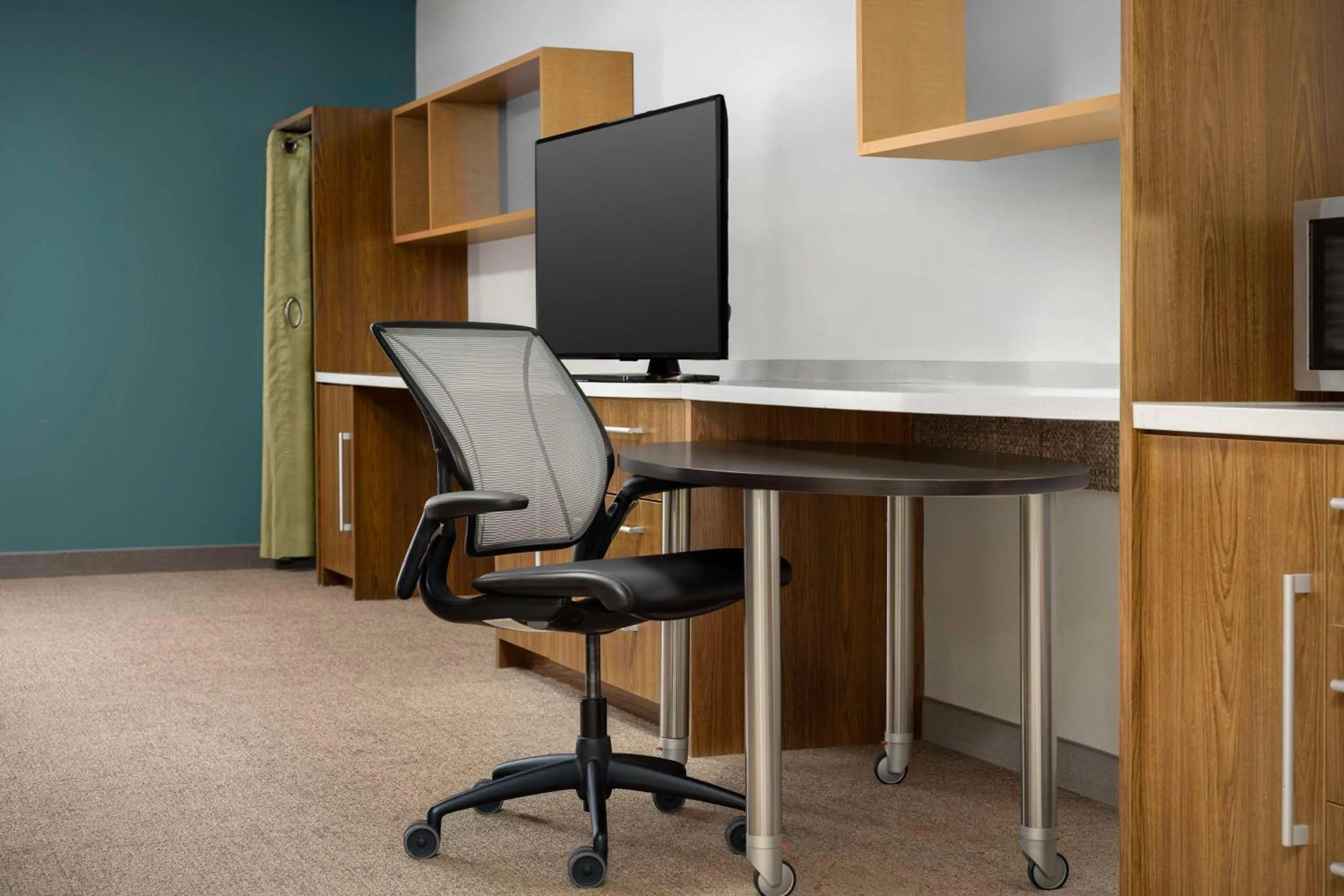 Bedroom in Home2 Suites by Hilton Jacksonville, NC