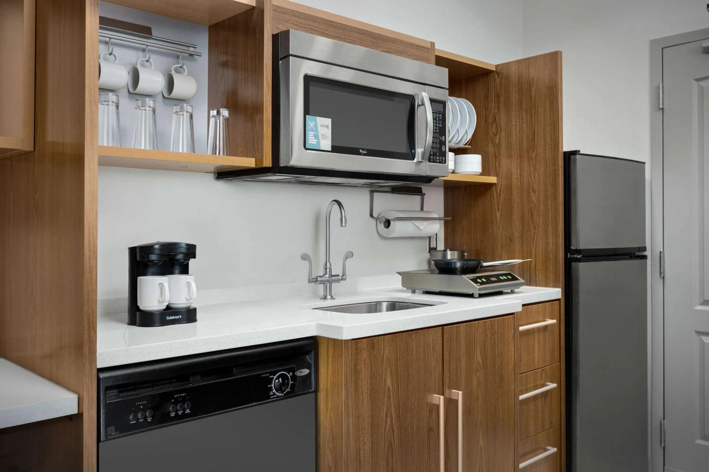 Kitchen or kitchenette in Home2 Suites by Hilton Jacksonville, NC