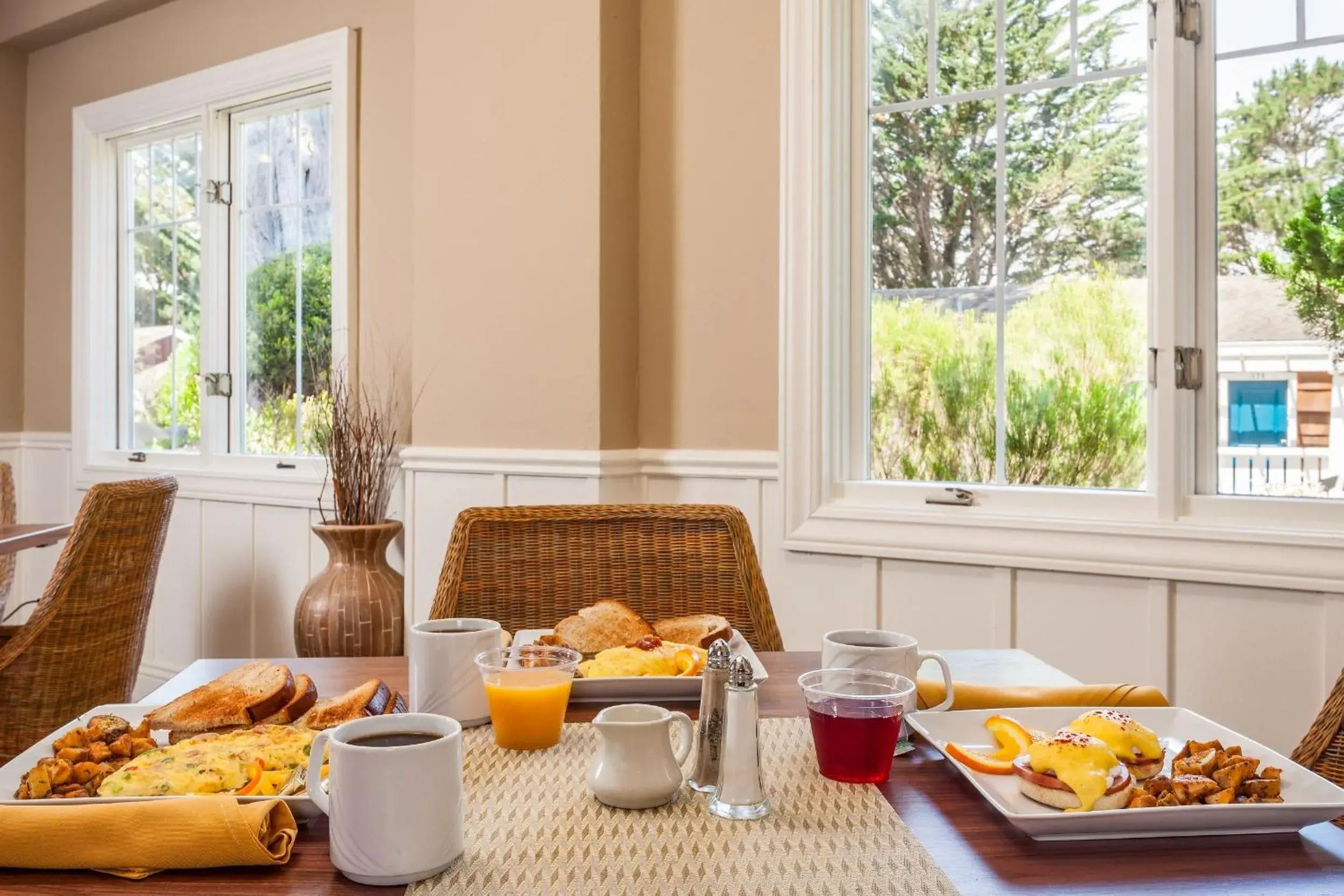 American breakfast in Lighthouse Lodge & Cottages American breakfast in Lighthouse Lodge & Cottages