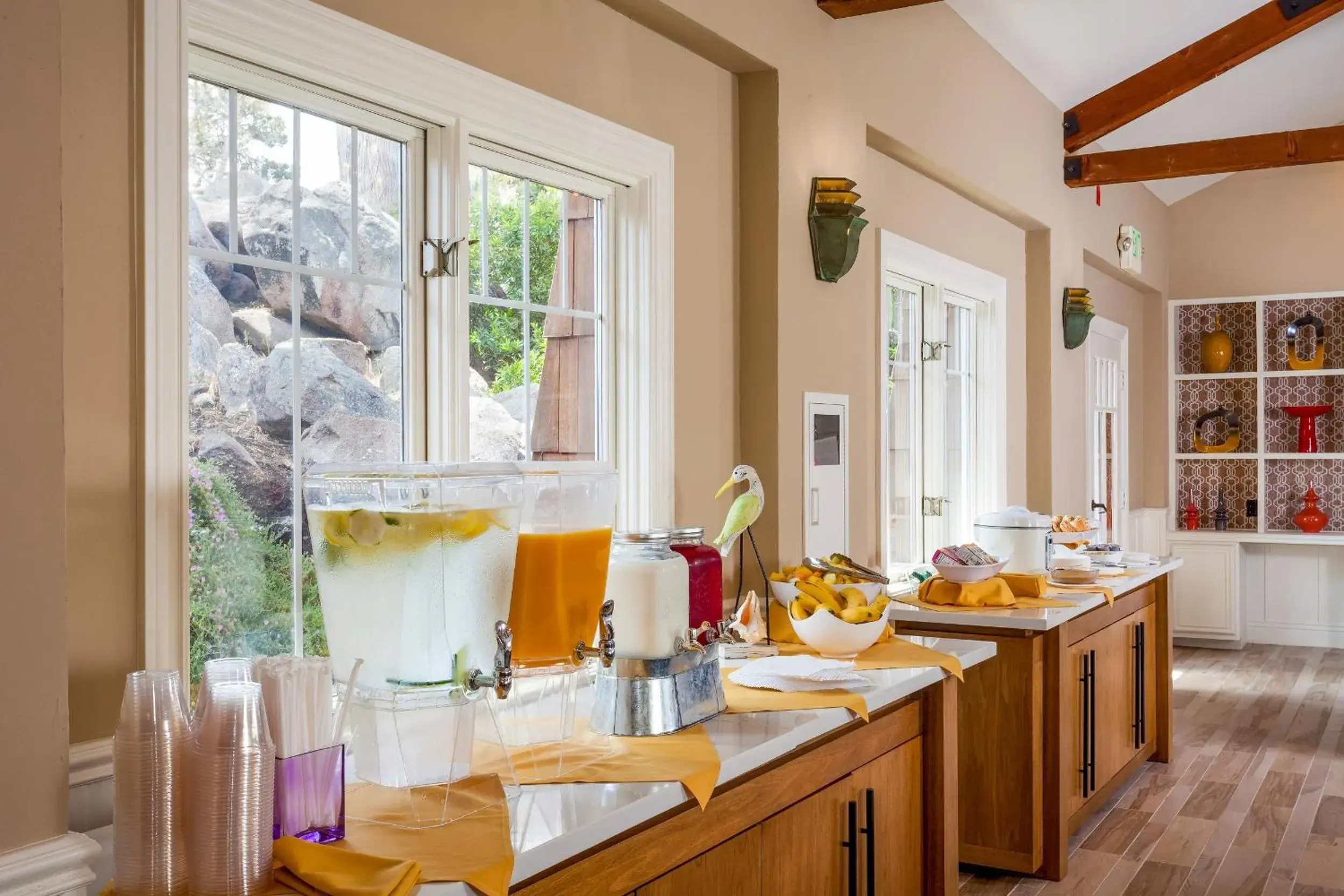 Breakfast in Lighthouse Lodge & Cottages Breakfast in Lighthouse Lodge & Cottages